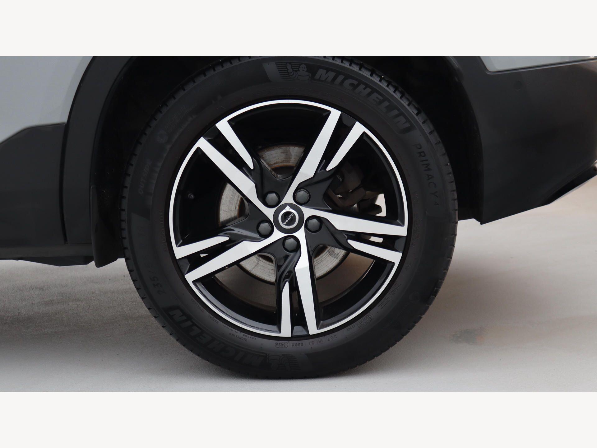 Volvo XC40 view 12
