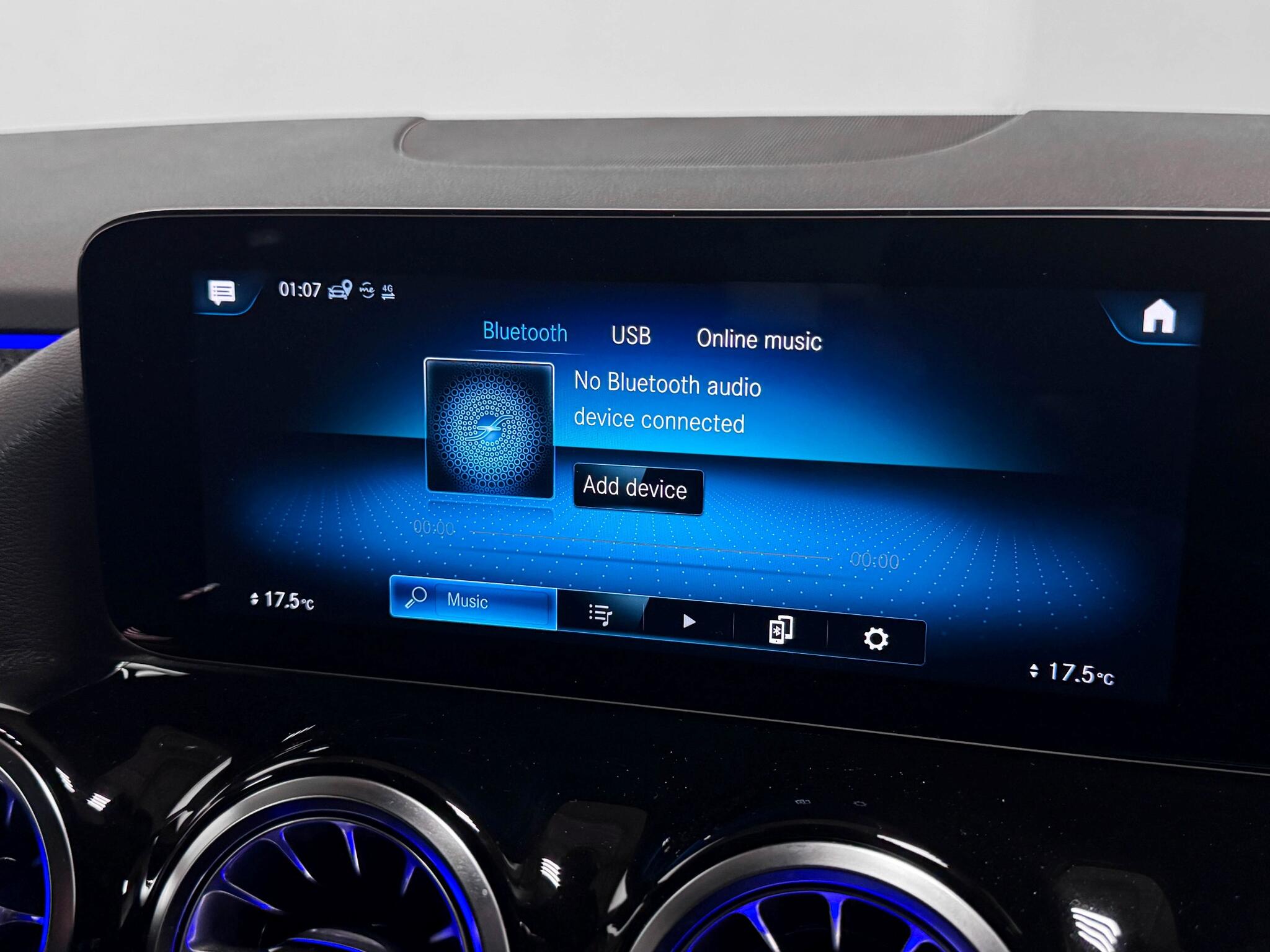 Mercedes-Benz Gla view 45
