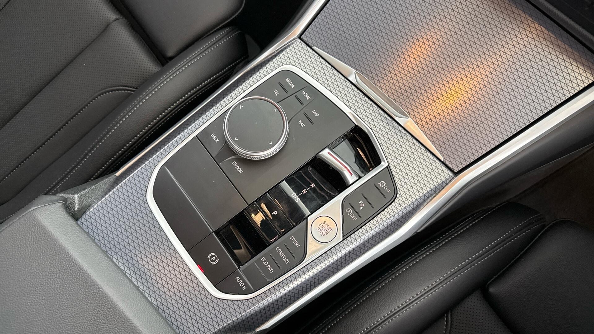 BMW 3 Series view 10