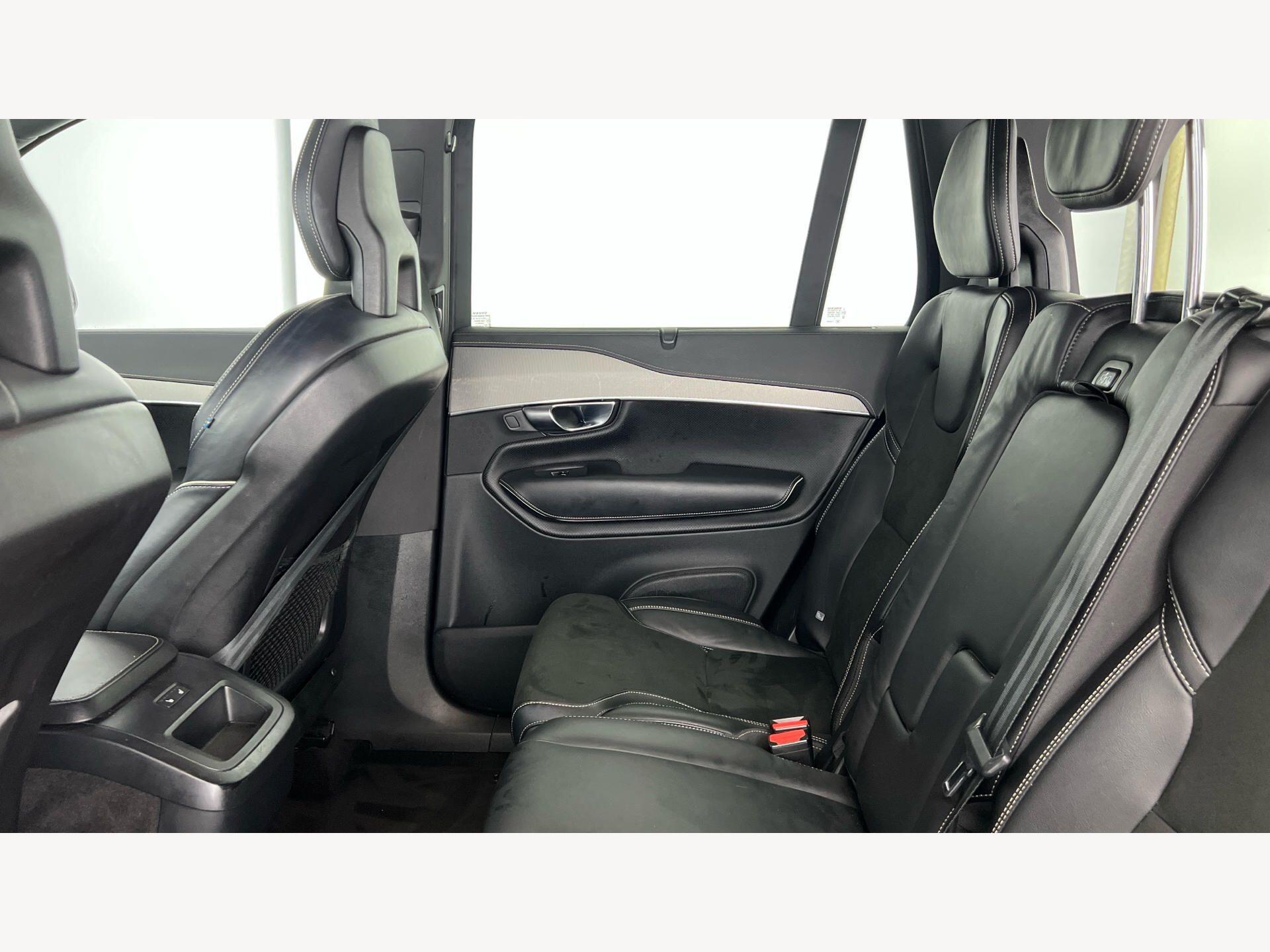 Volvo XC90 view 10