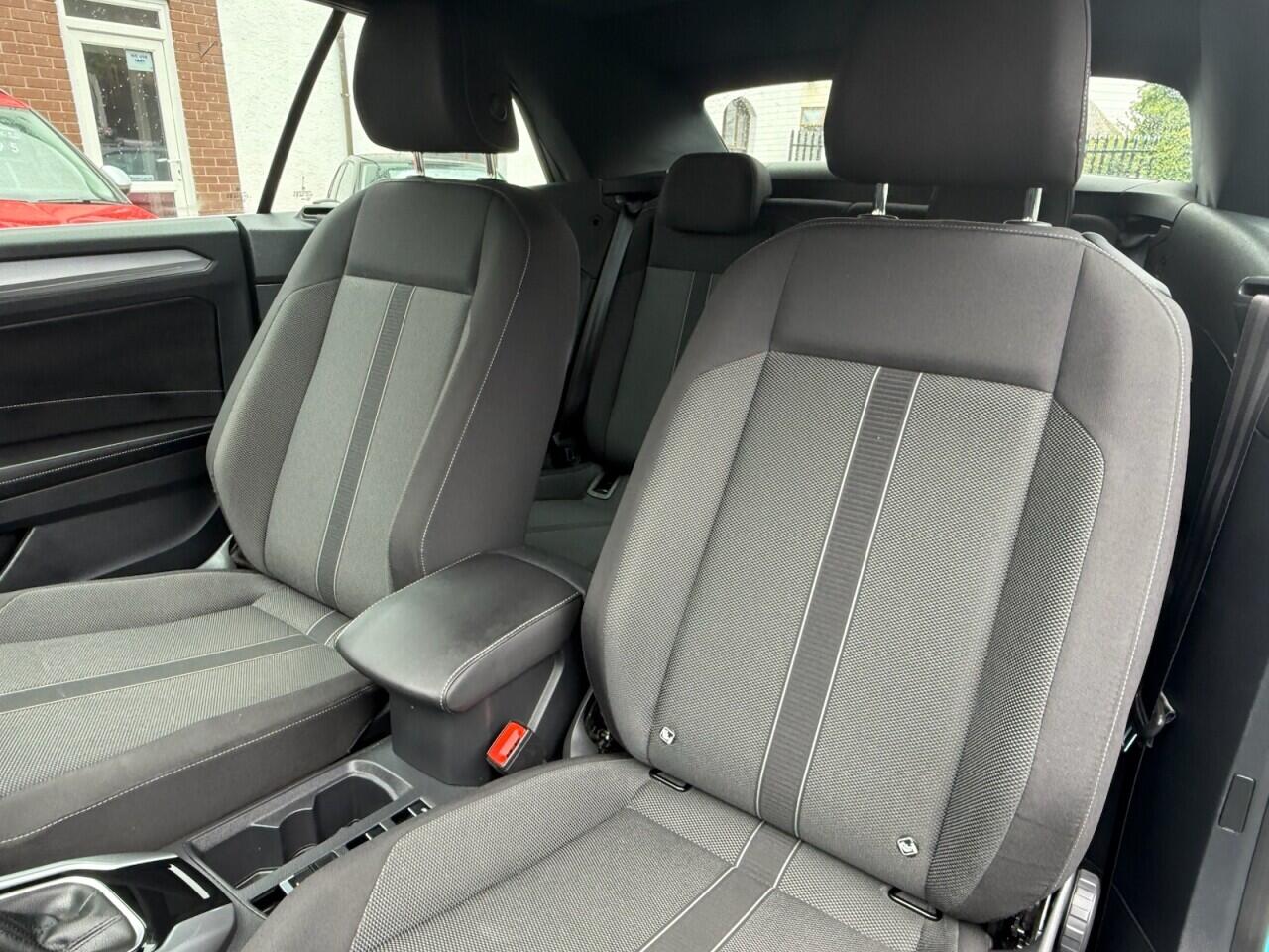 Volkswagen T-Roc view 10