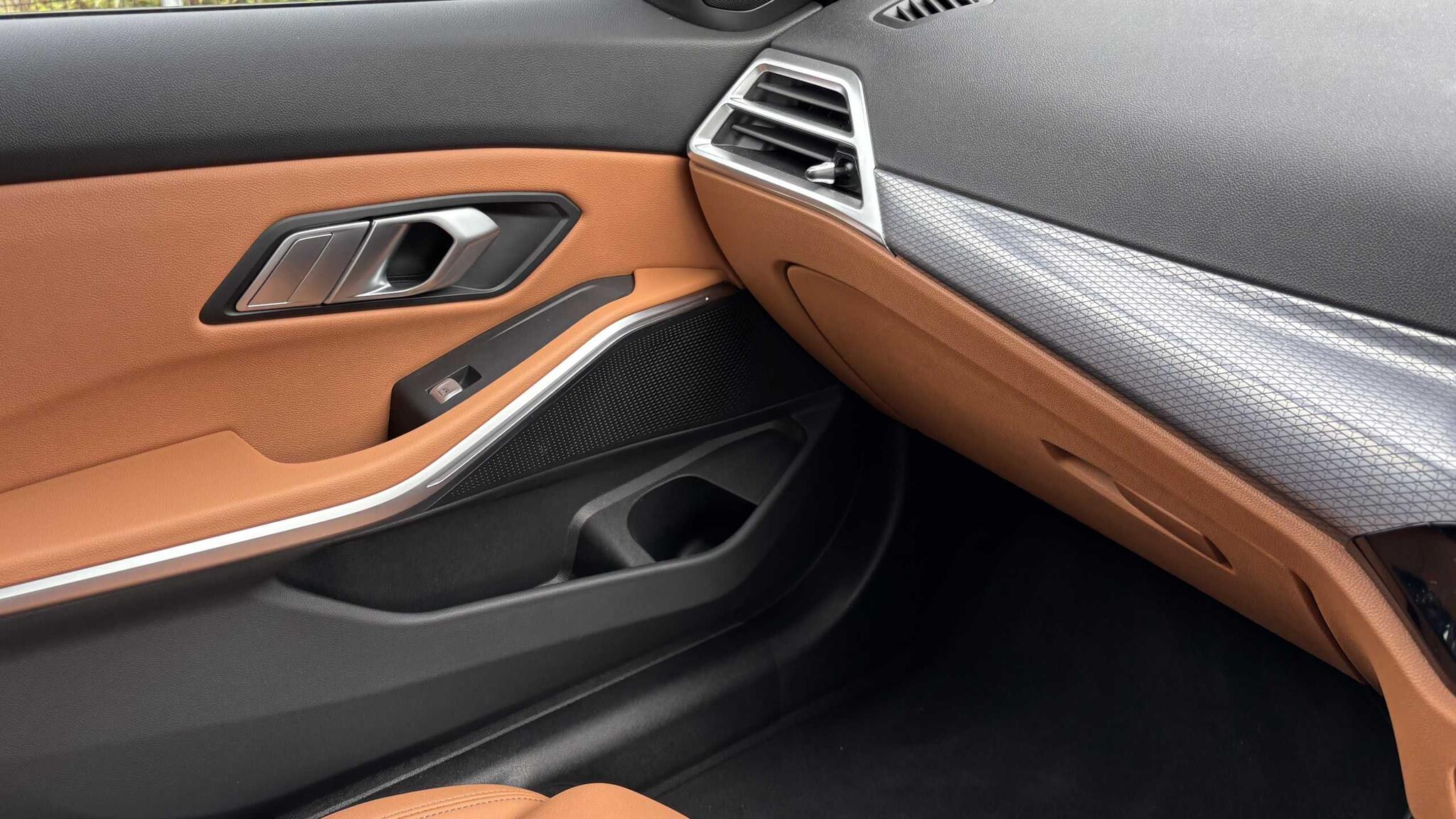 BMW 3 Series view 21