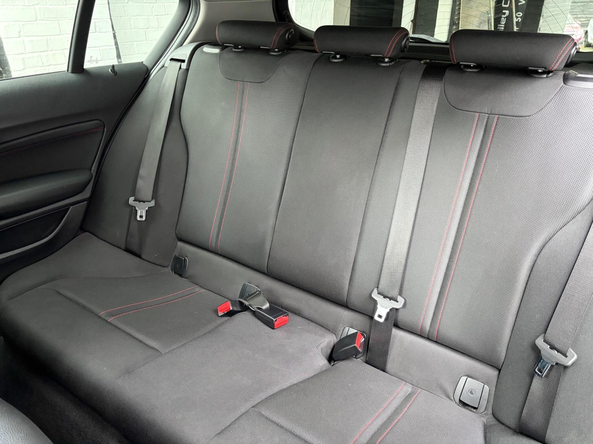 BMW 1 Series view 36