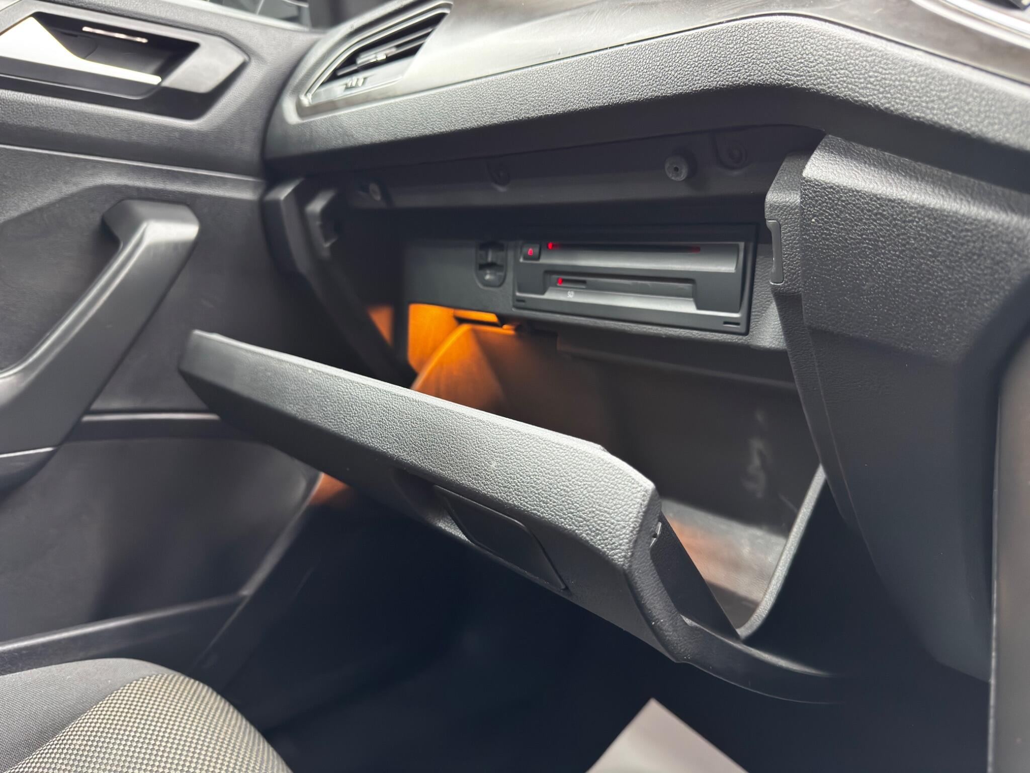 Volkswagen T-Roc view 35