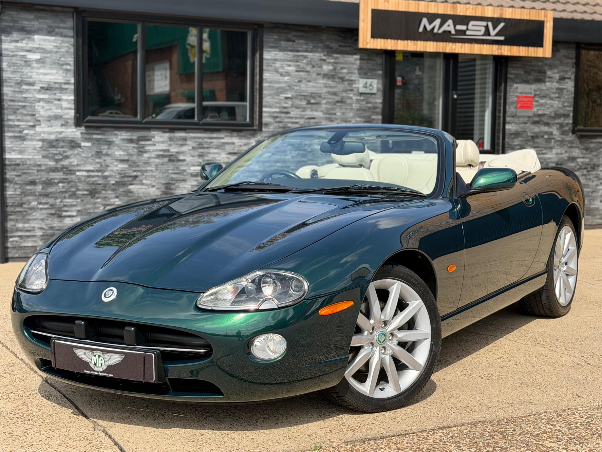 Jaguar XK8 view 63