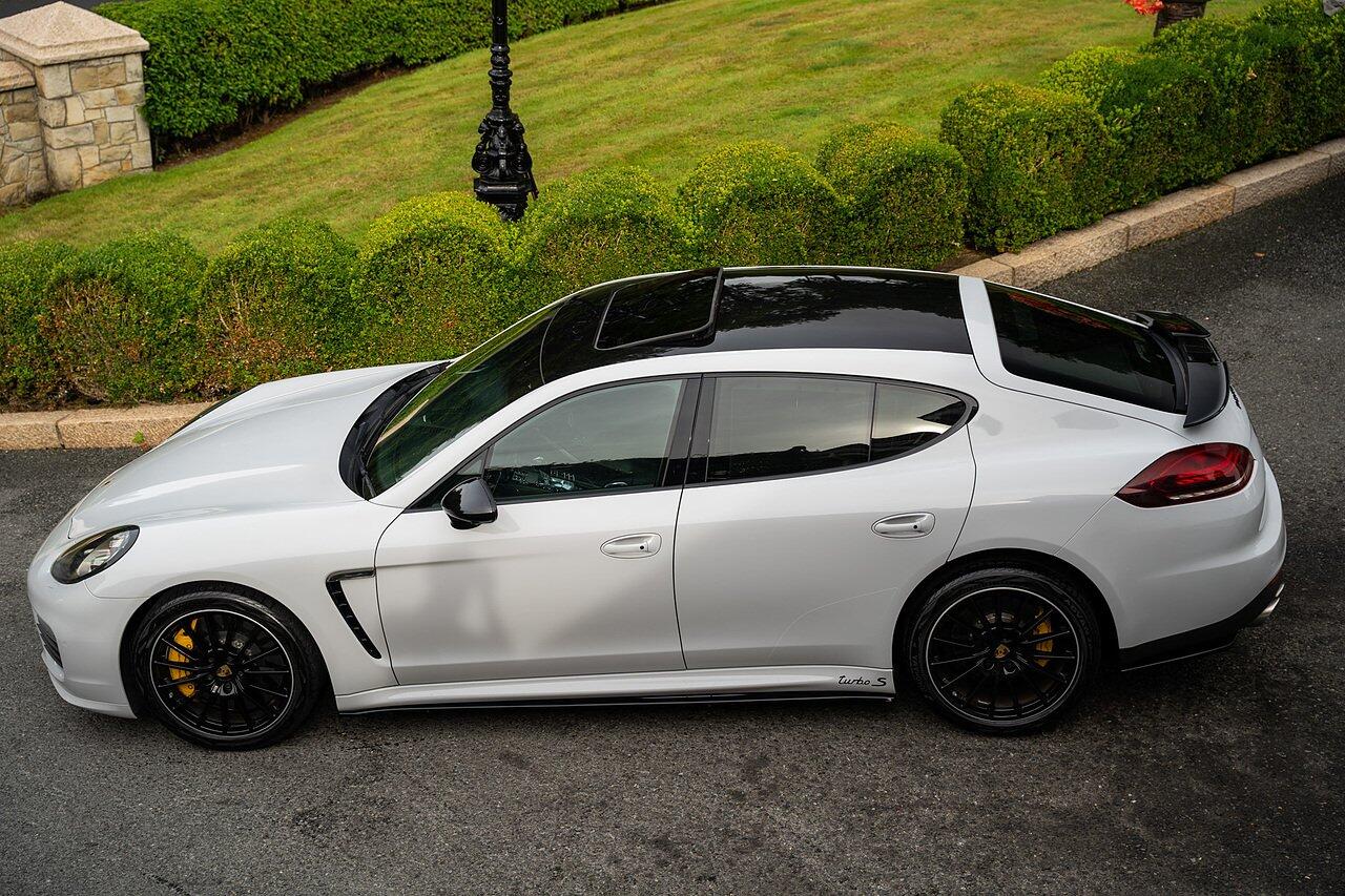 Porsche Panamera view 95