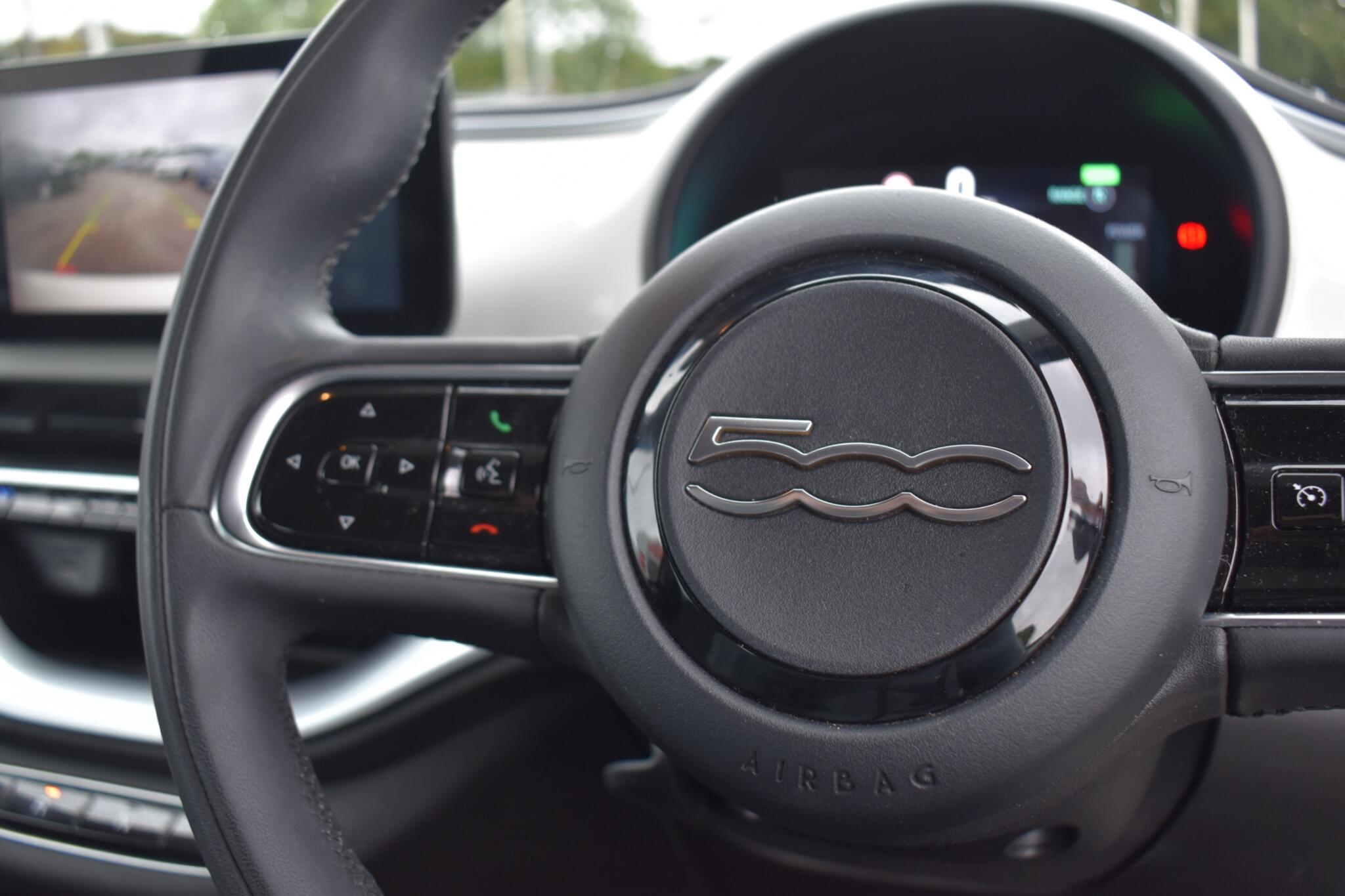 500e C - 42kWh Icon Auto 2dr - Image 25