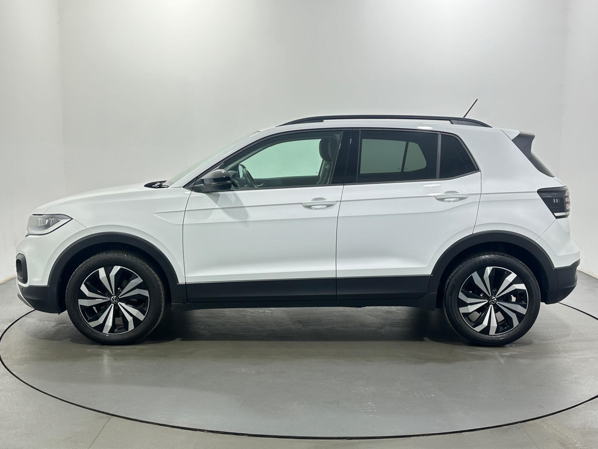 Volkswagen T-Cross view 5