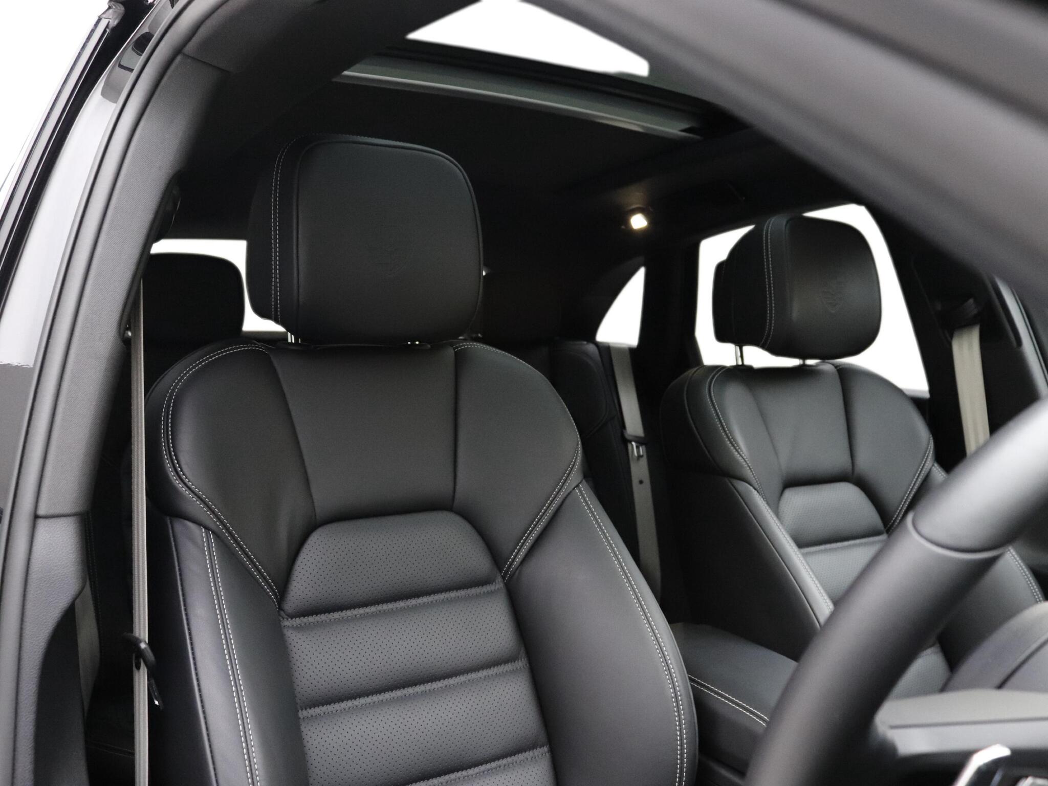 Porsche Macan view 10