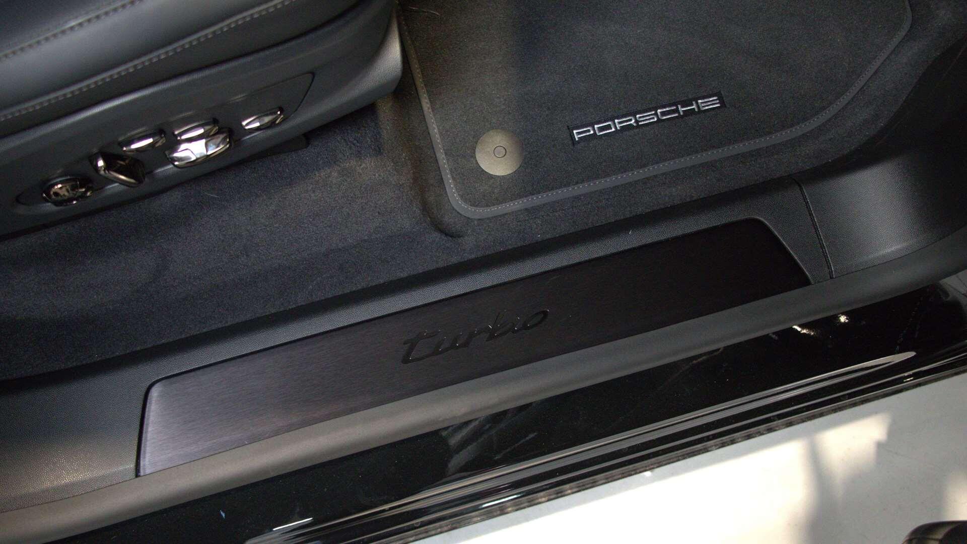 Porsche Cayenne view 32