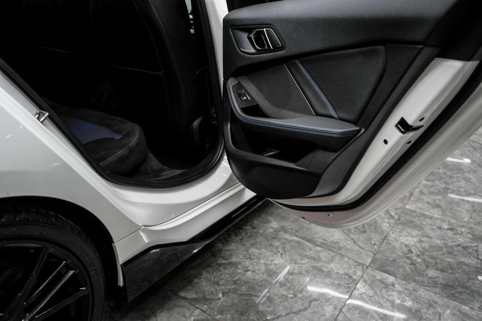 BMW 1 Series view 24
