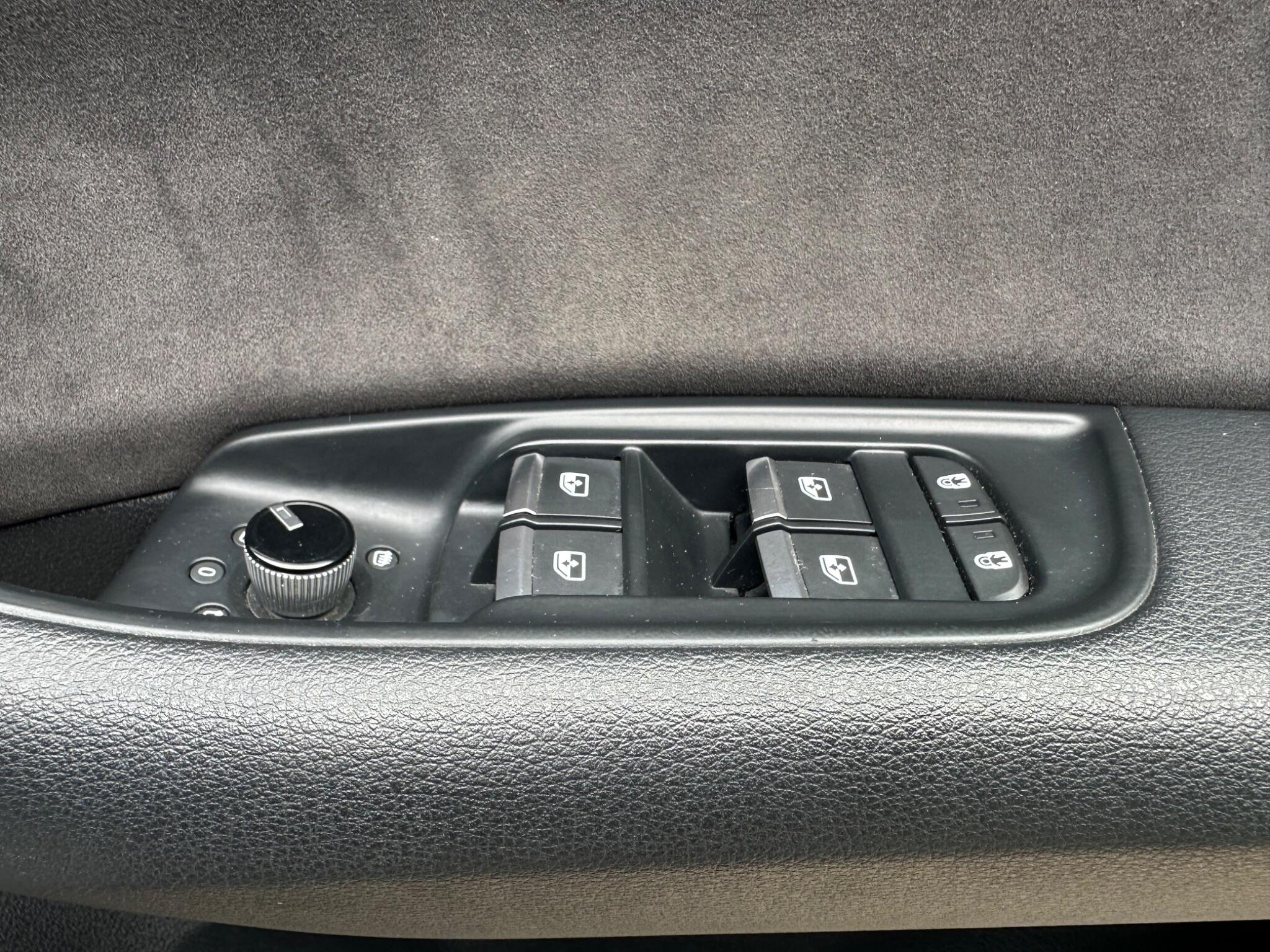 Audi Q8 view 34