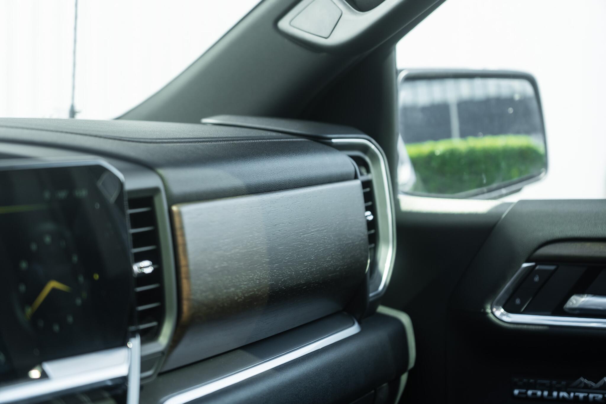 Chevrolet Silverado view 39
