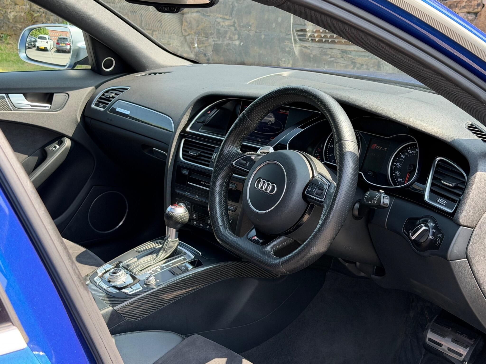 Audi RS4 view 13