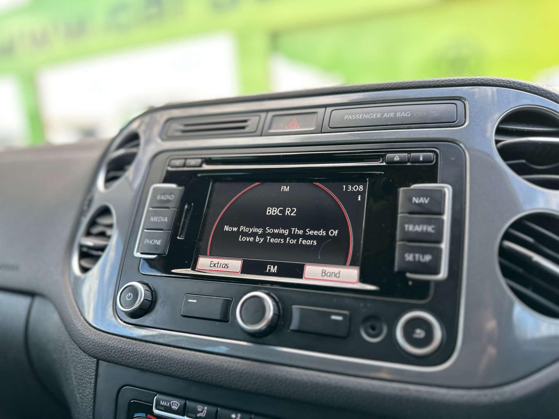 Volkswagen Tiguan view 3