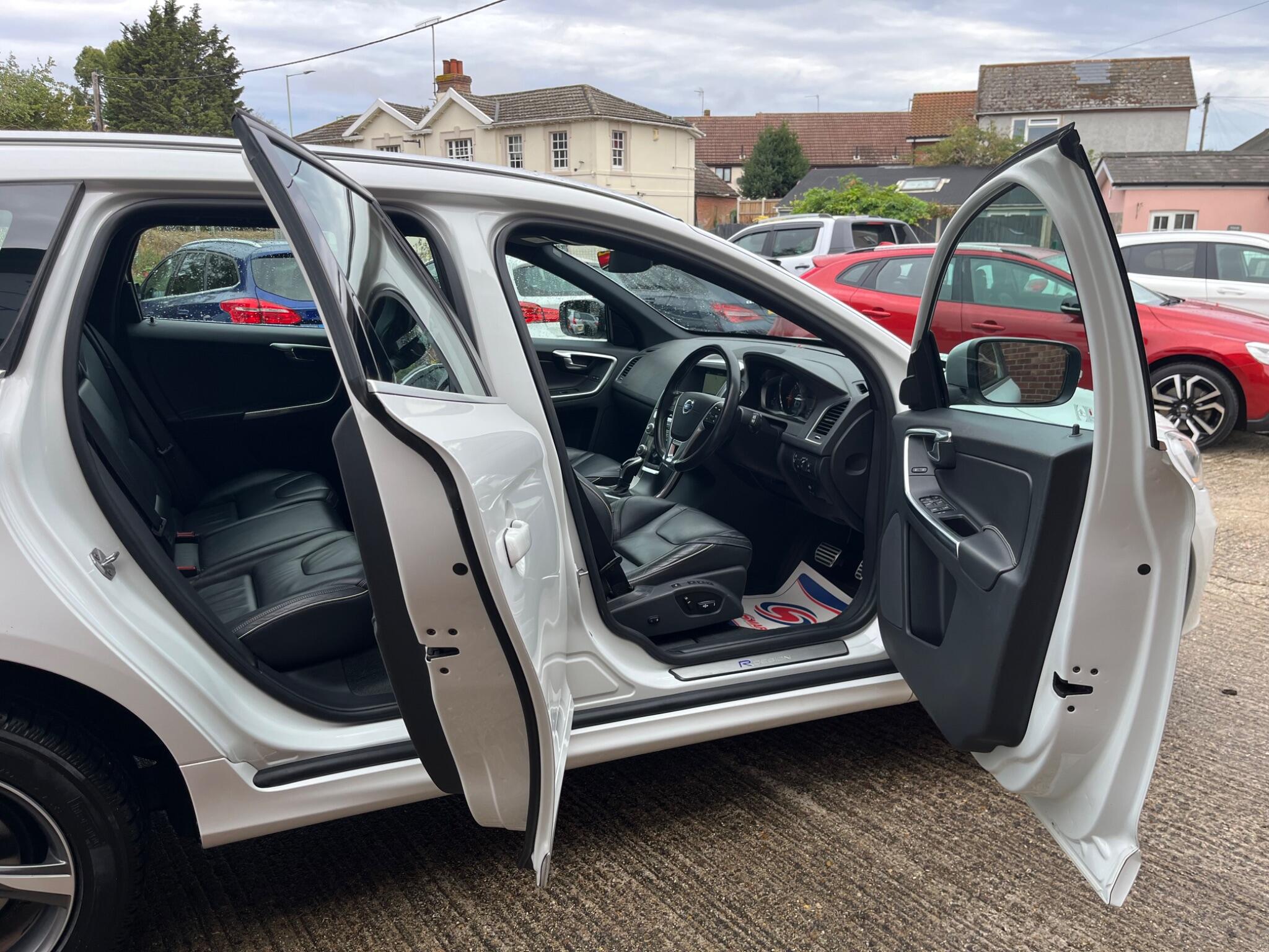 Volvo XC60 view 27