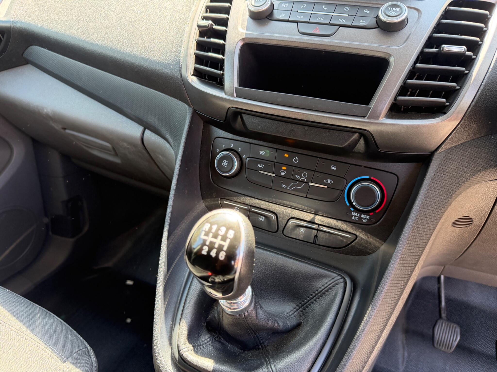 Ford Transit Connect view 12