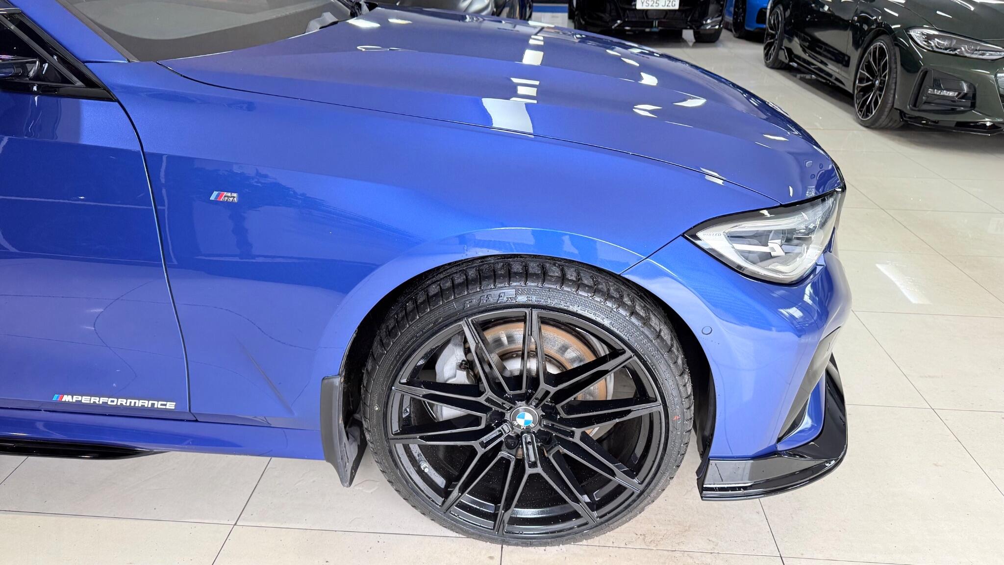 BMW 3 Series view 44