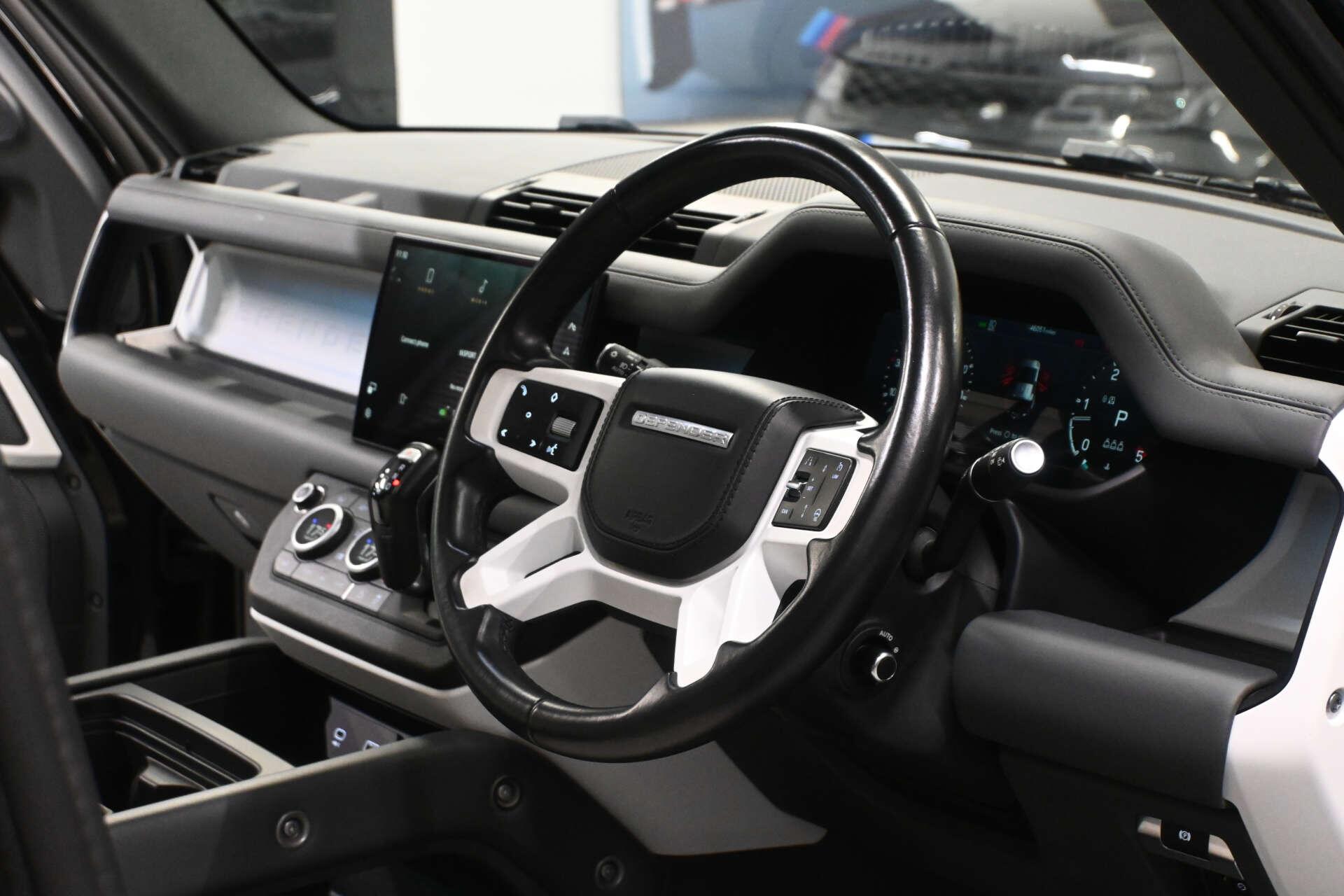 Land Rover Defender view 22