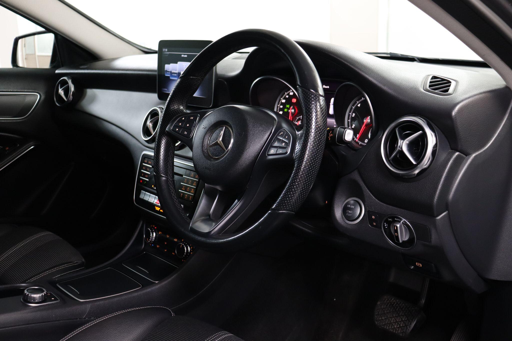 Mercedes-Benz Gla view 5