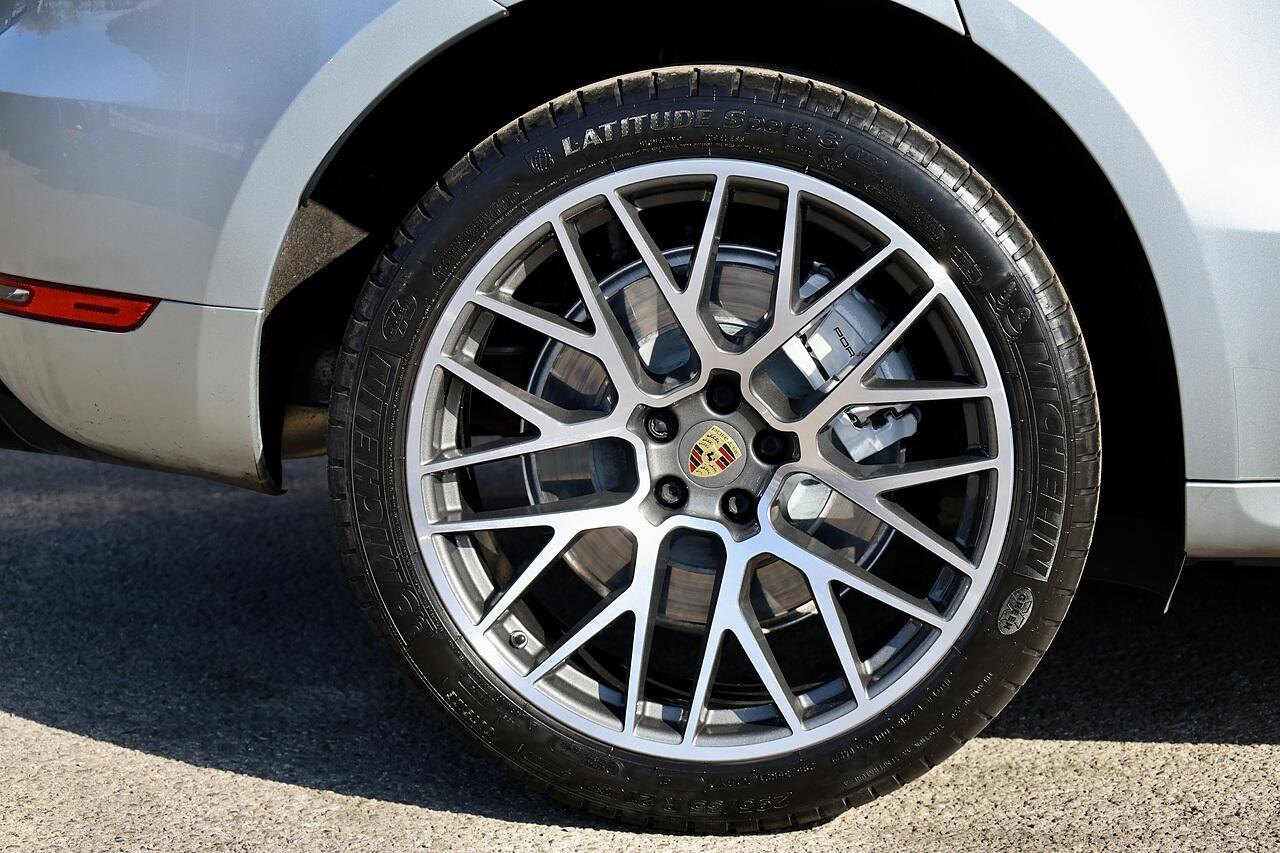 Porsche Macan view 45