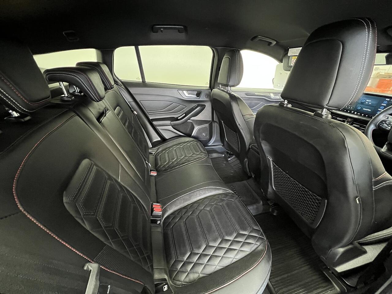 Ford Focus view 16
