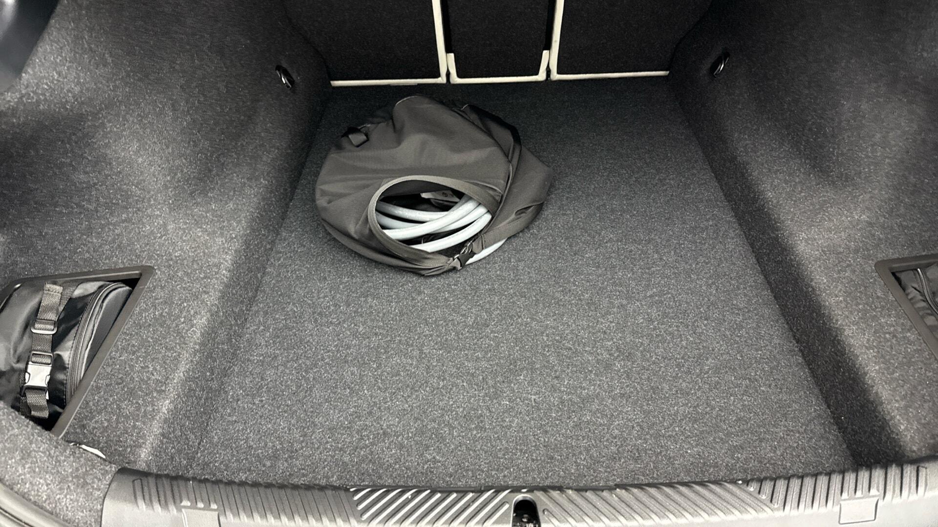 BMW 5 Series view 13