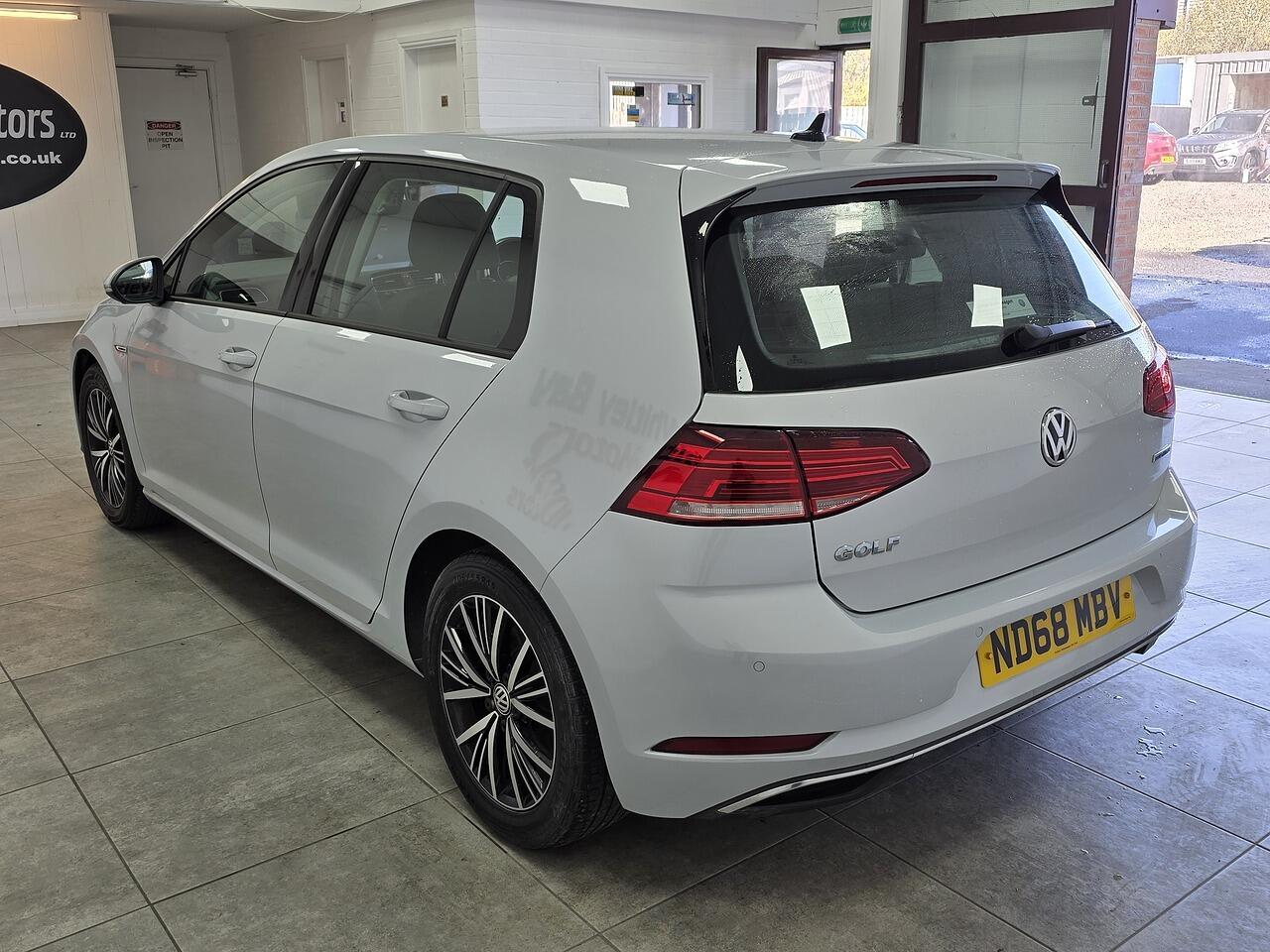 Volkswagen Golf view 5