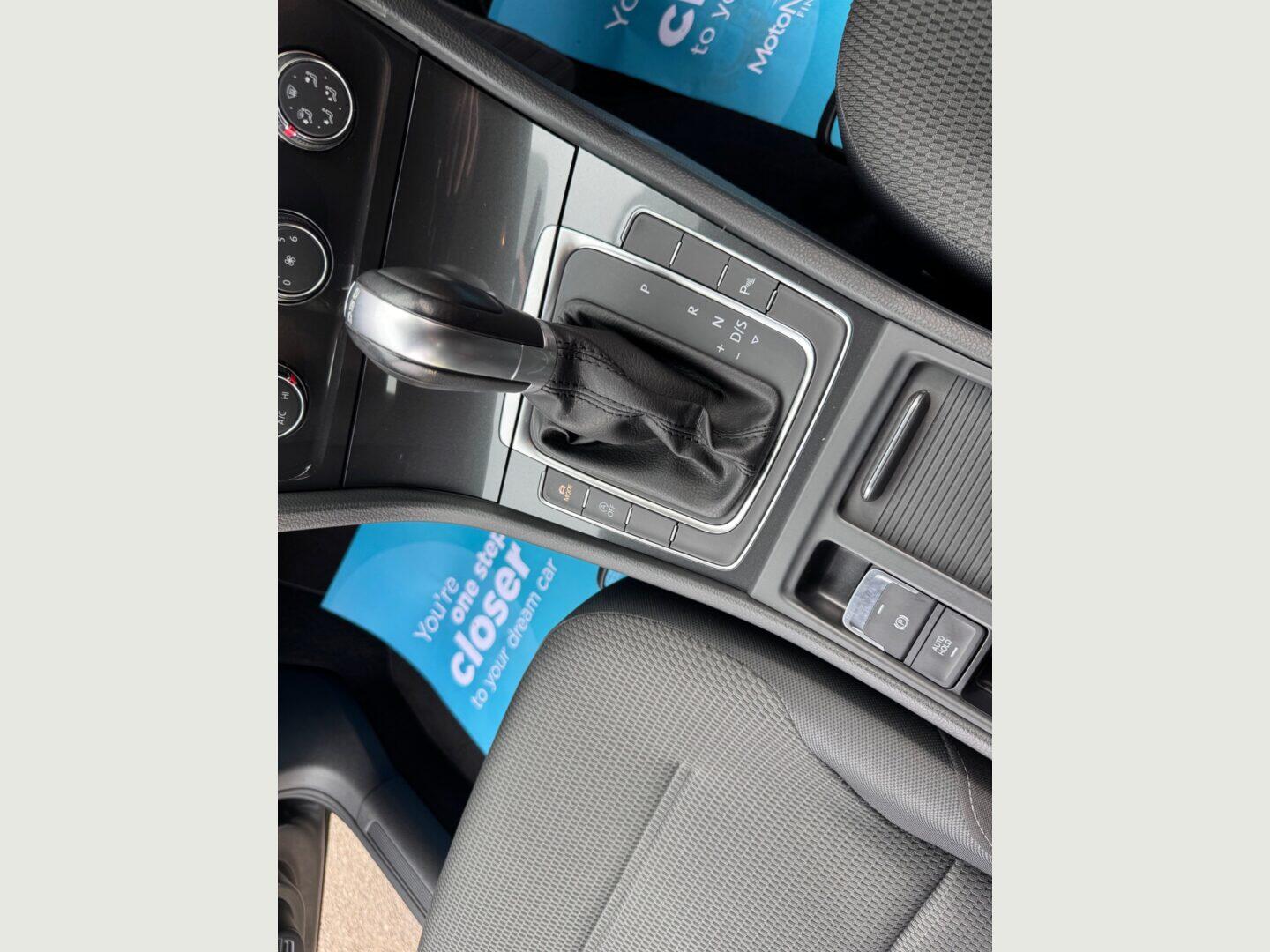 Volkswagen Golf view 40