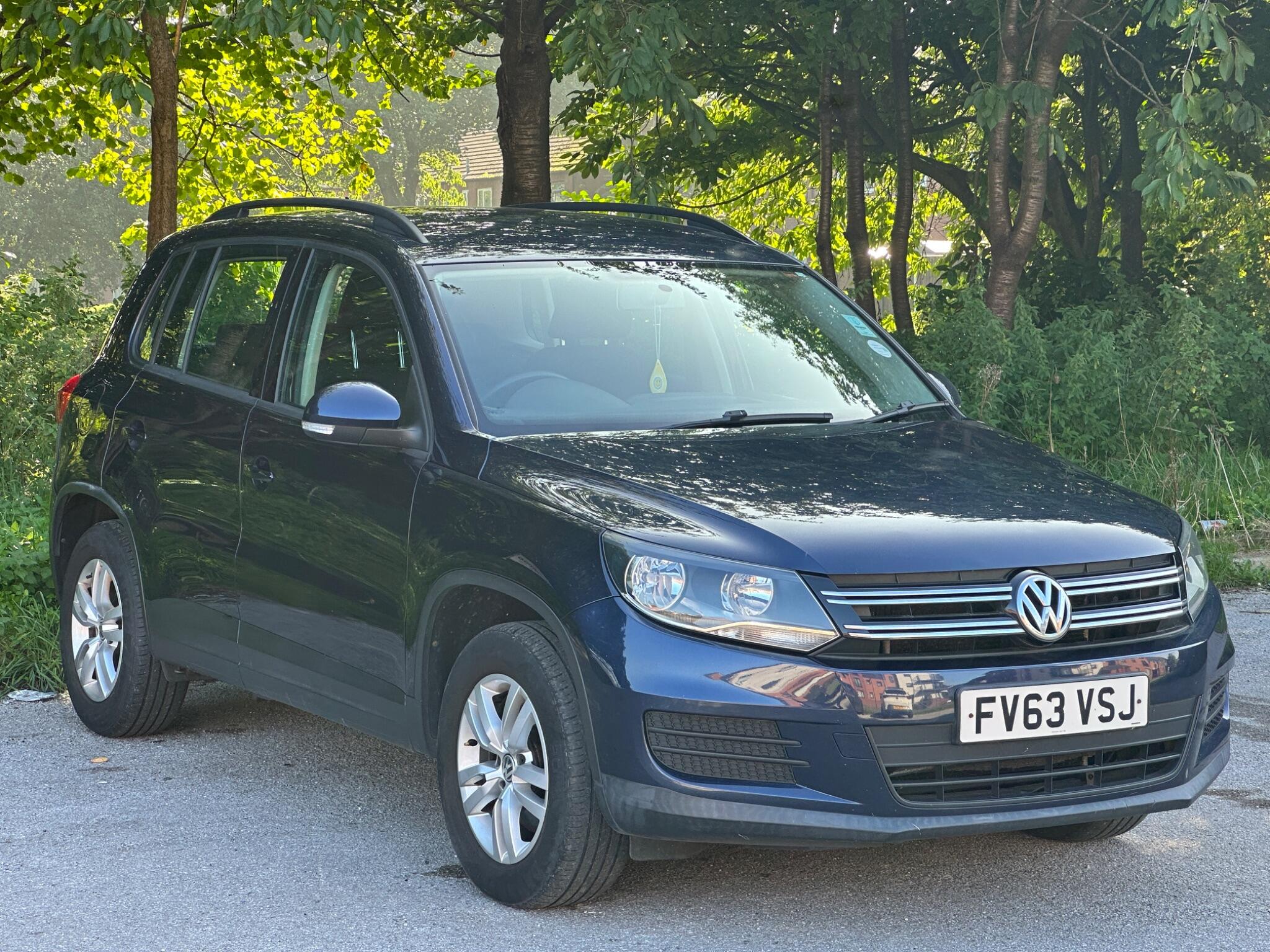 Volkswagen Tiguan view 4