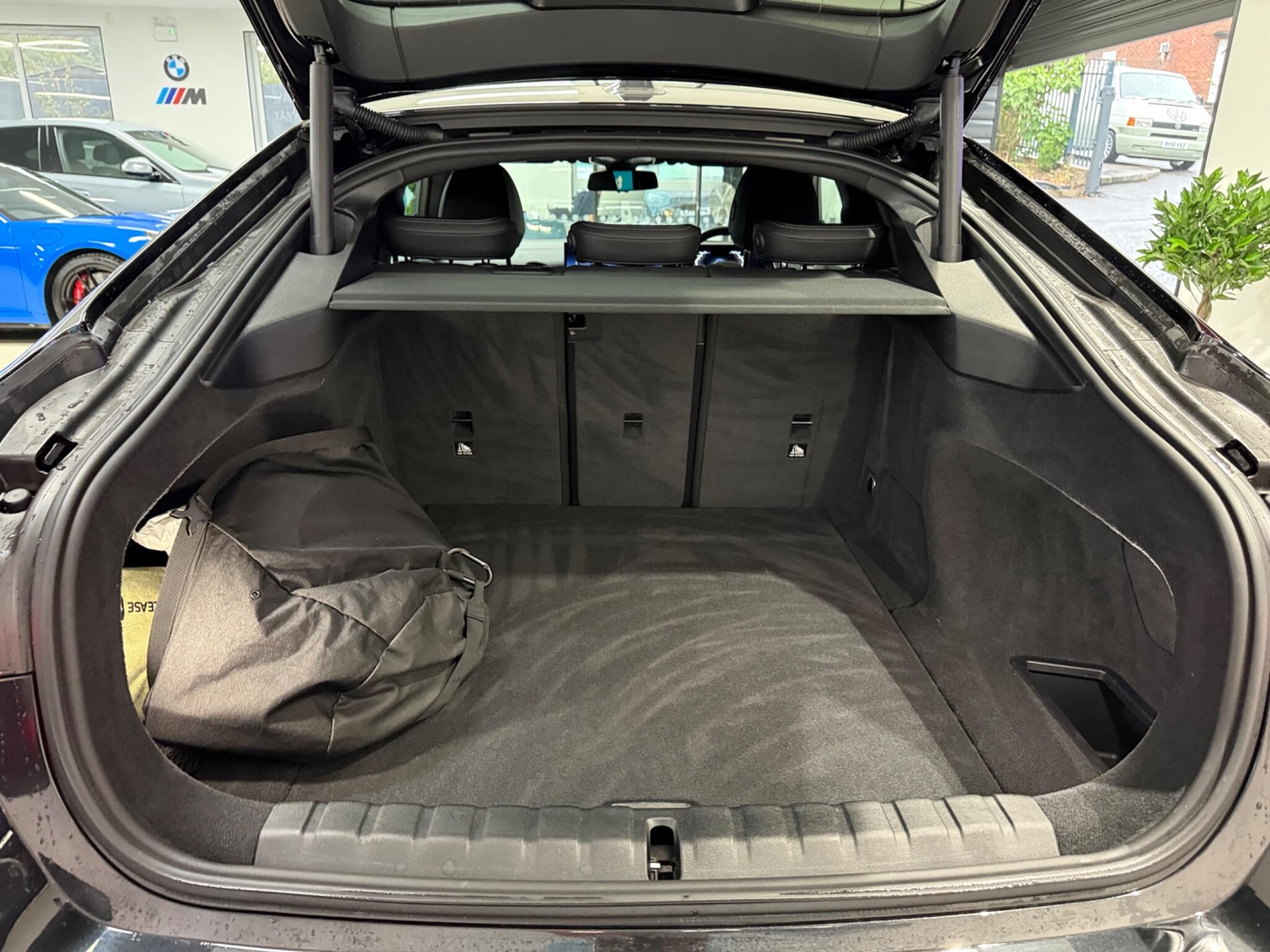 BMW I4 view 30