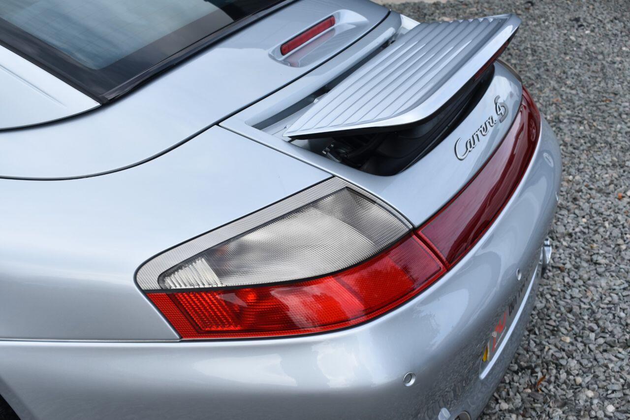 Porsche 911 view 24