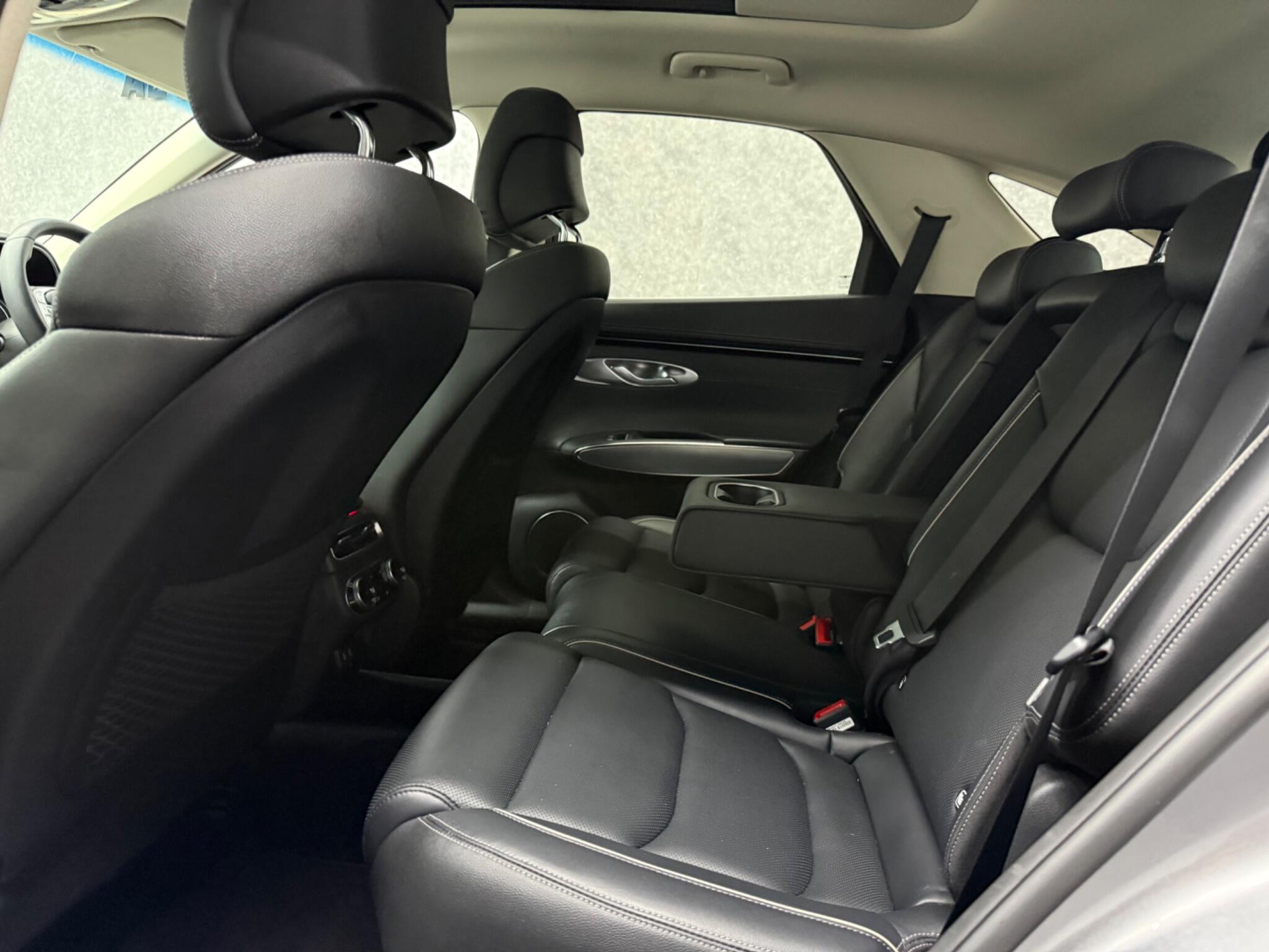 Genesis GV70 view 32