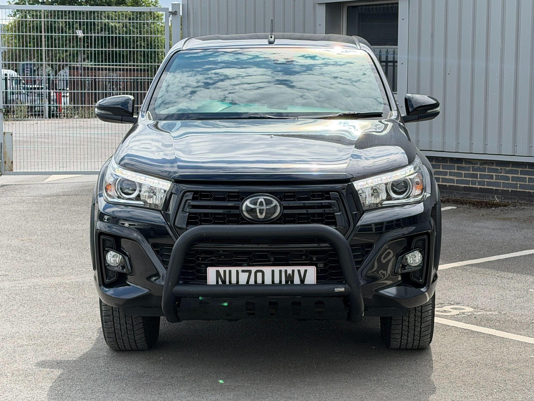 Toyota Hilux view 5