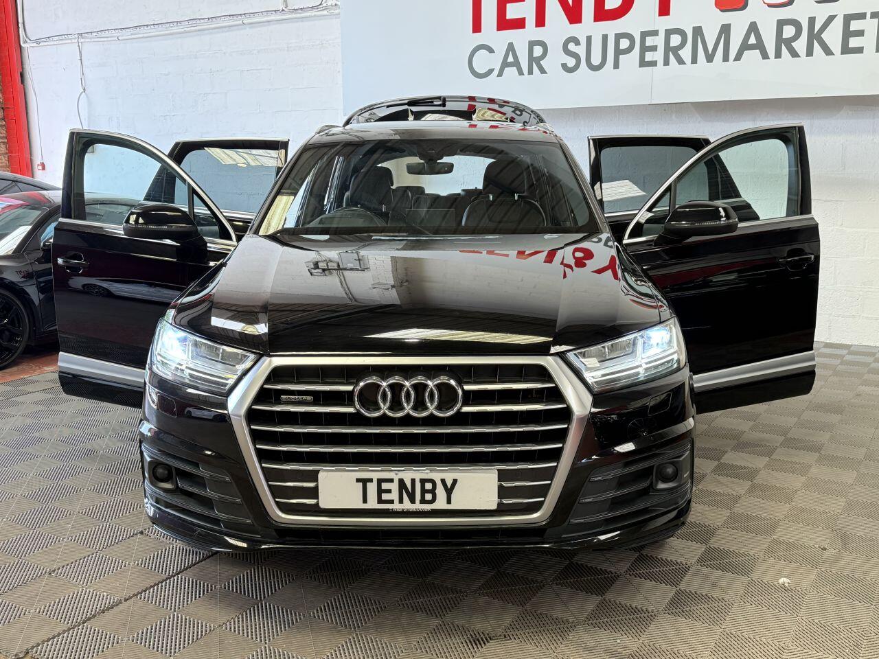 Audi Q7 view 12