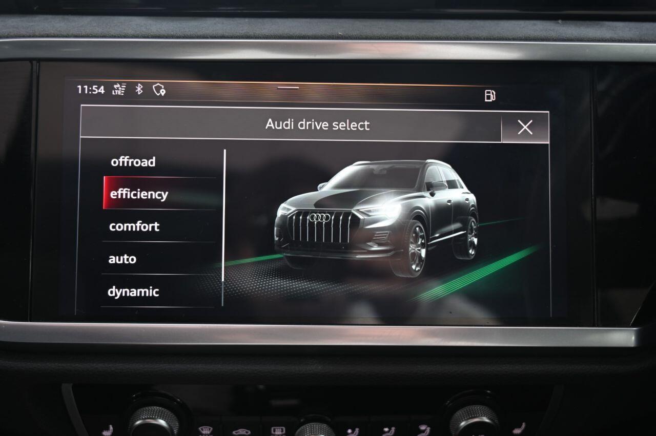 Audi Q3 view 33