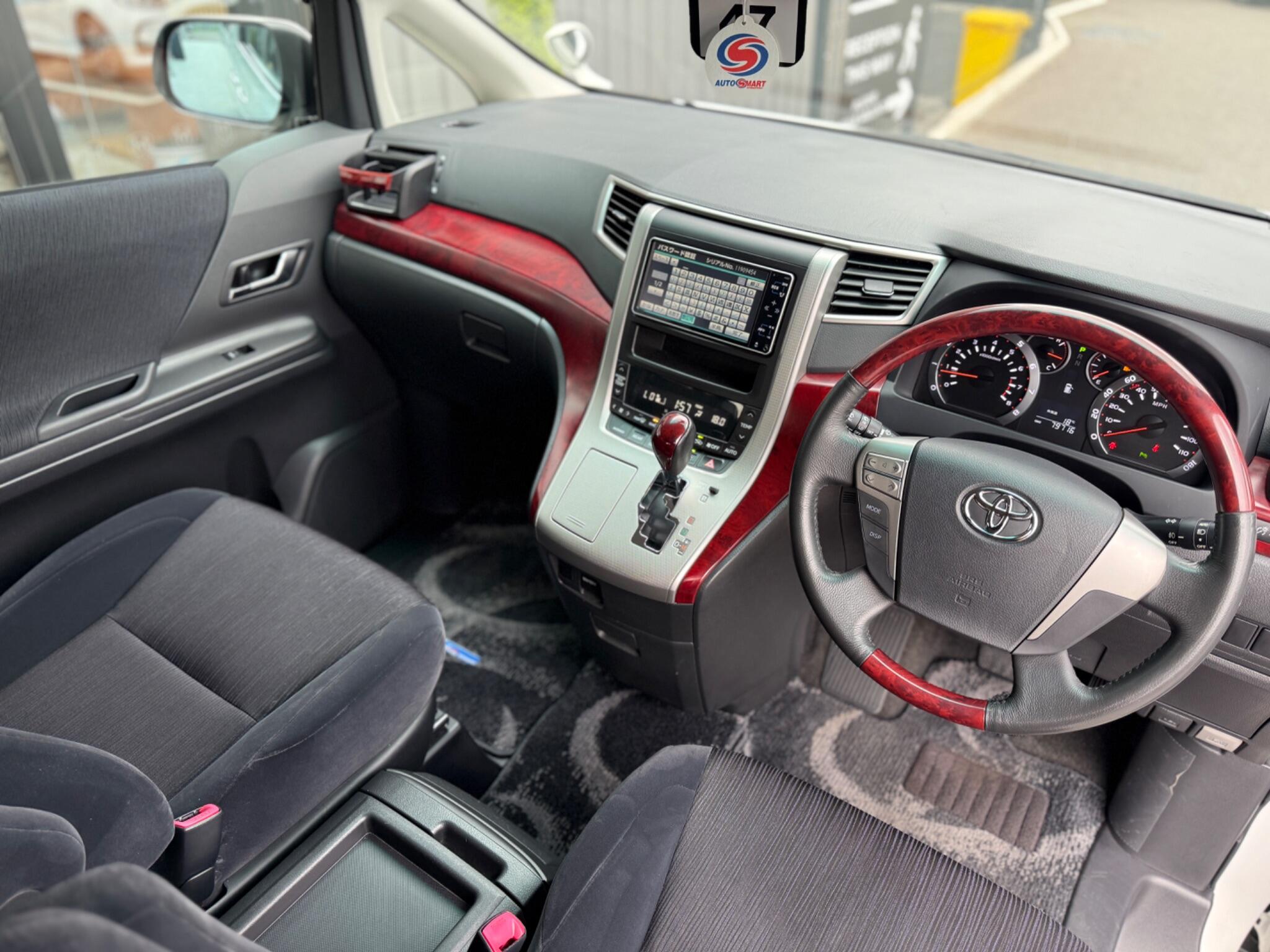 Toyota Vellfire view 14
