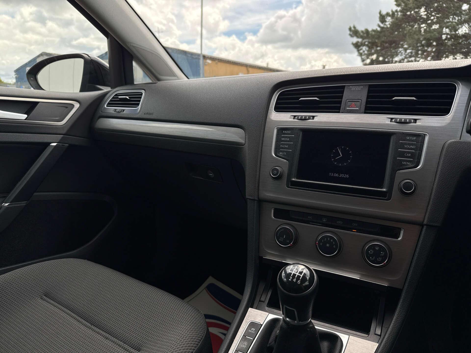 Volkswagen Golf view 19