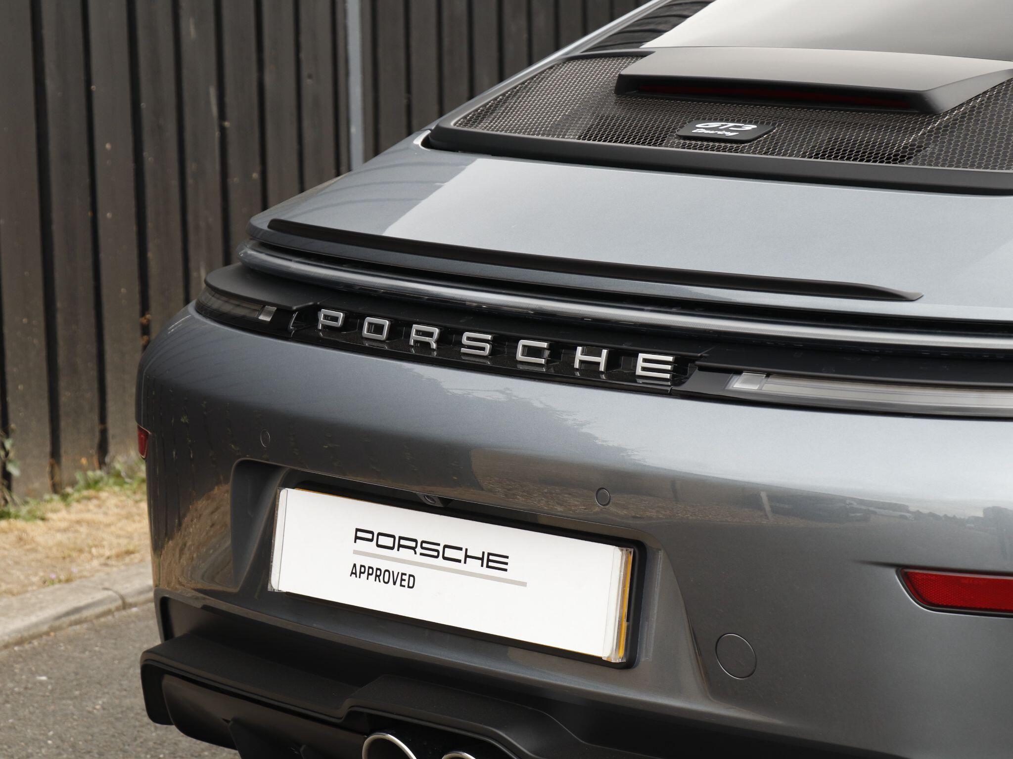 Porsche 911 view 34