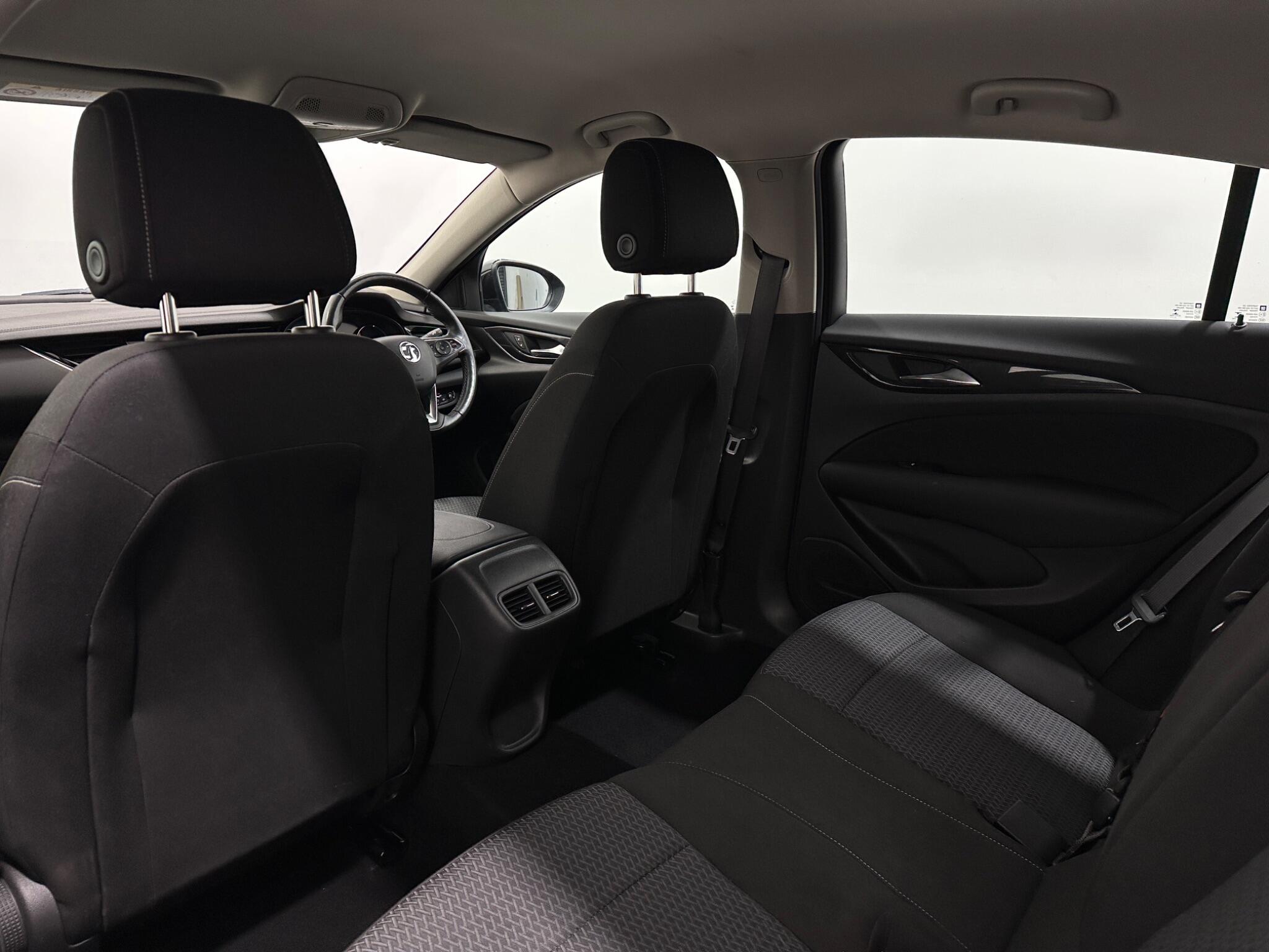 Vauxhall Insignia view 37