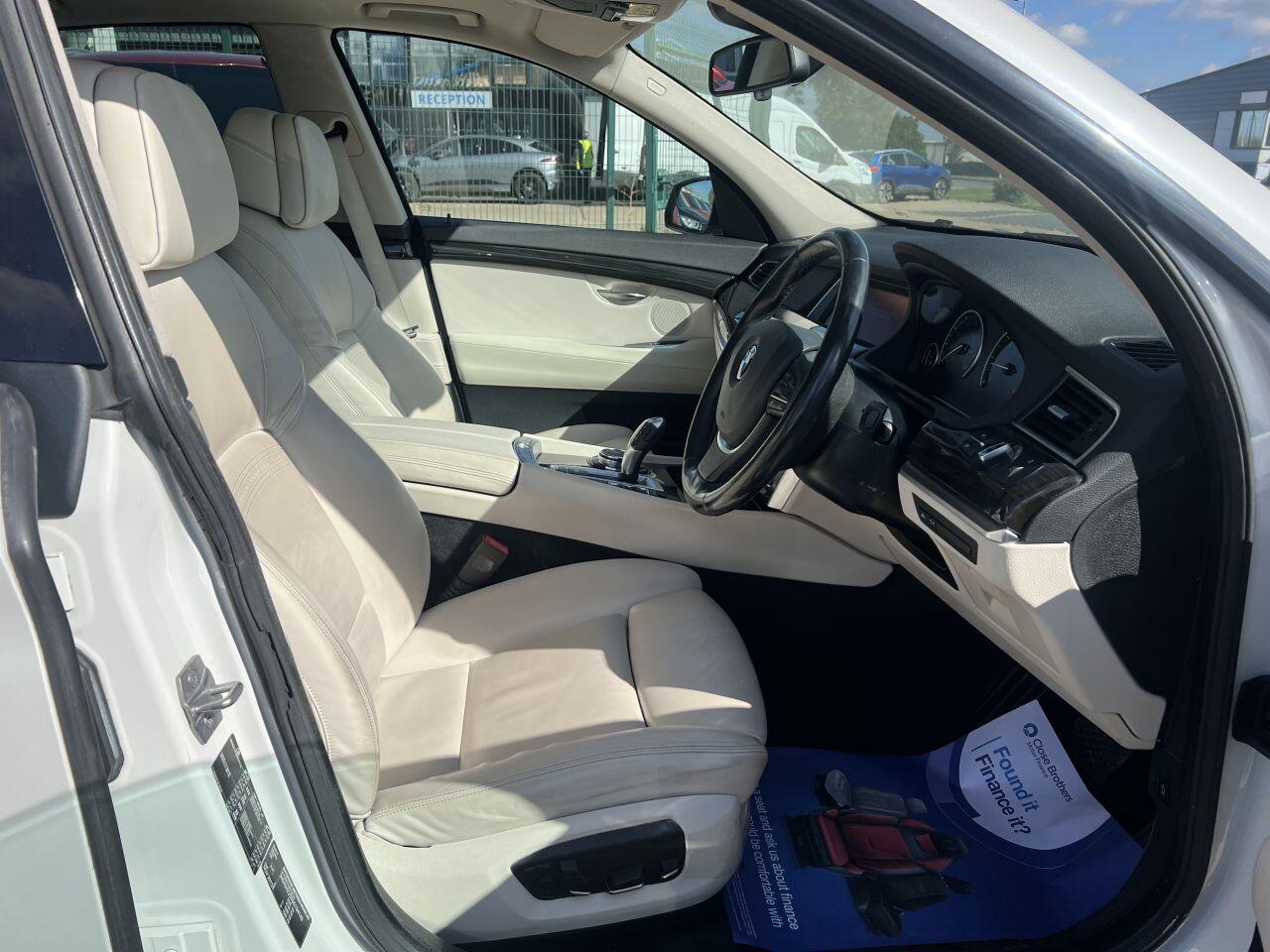 BMW 5 Series view 19