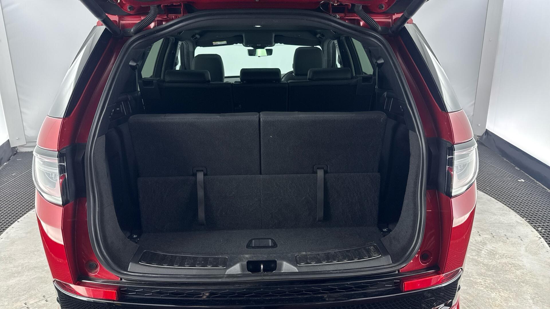 Land Rover Discovery Sport view 15