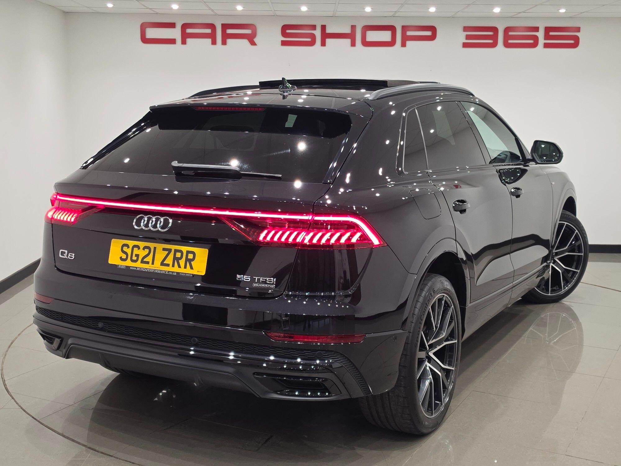 Audi Q8 view 7