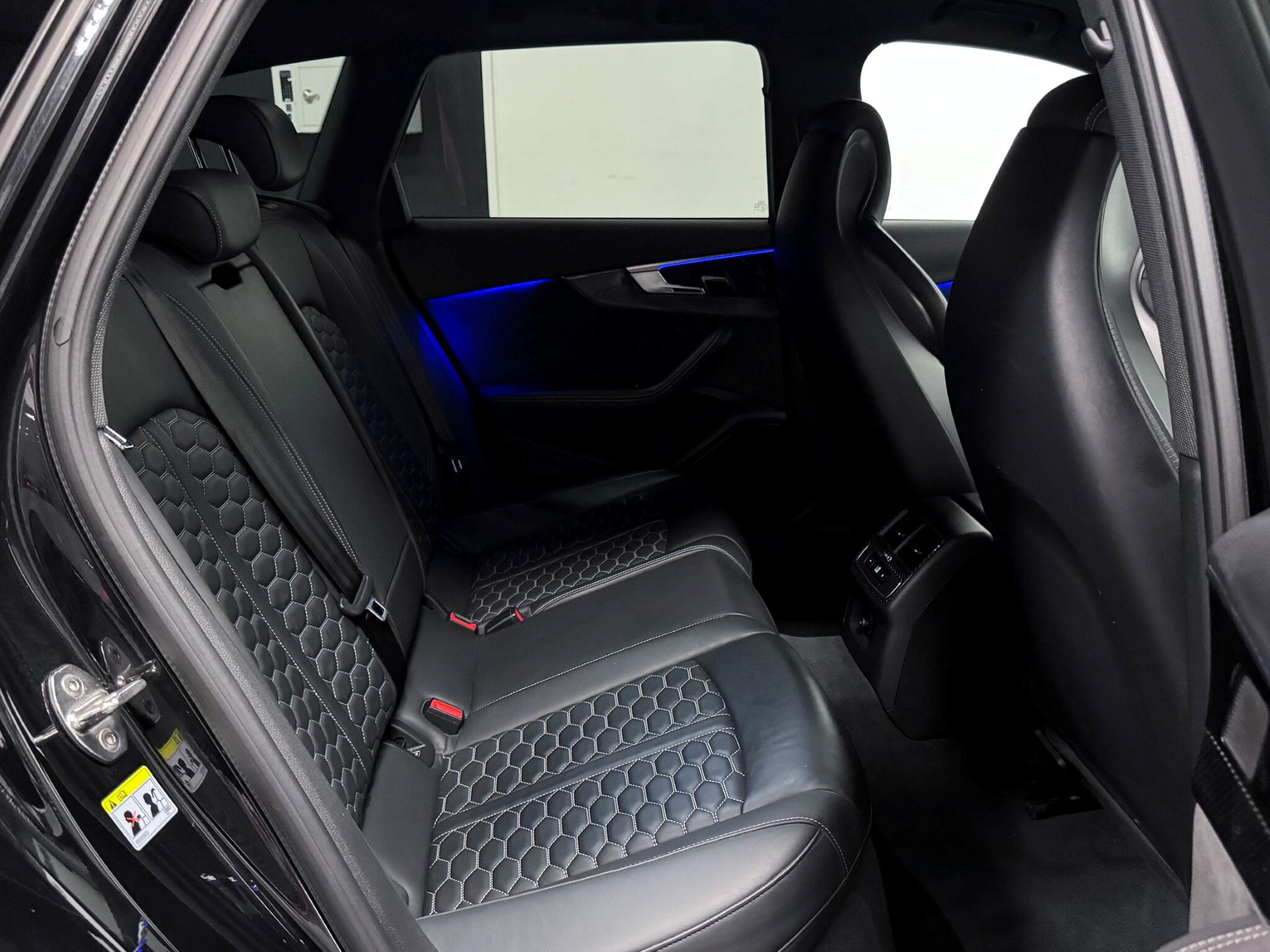 Audi RS4 Avant view 14