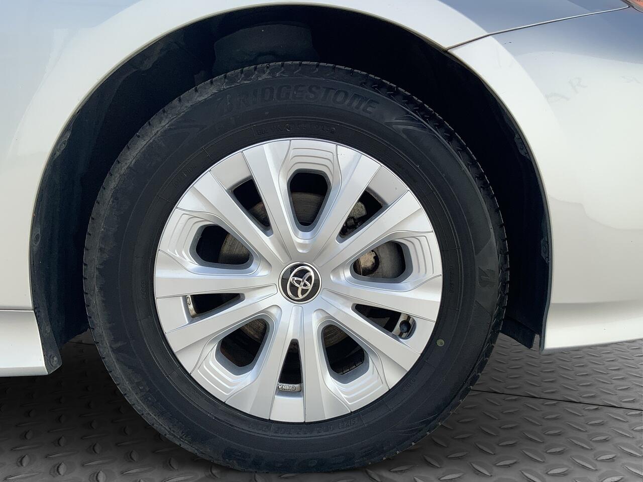 Toyota Prius view 22