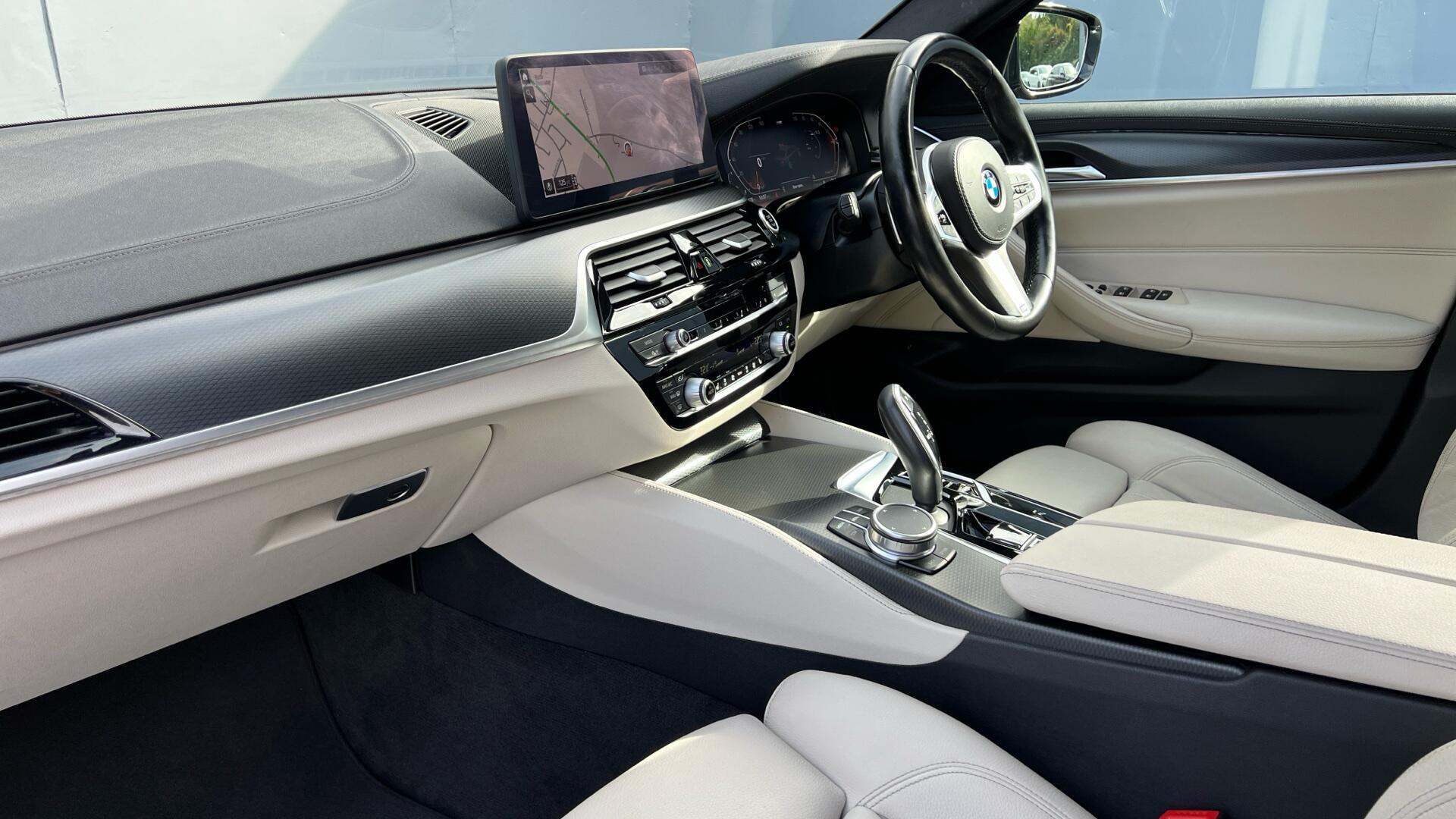 BMW 5 Series view 7