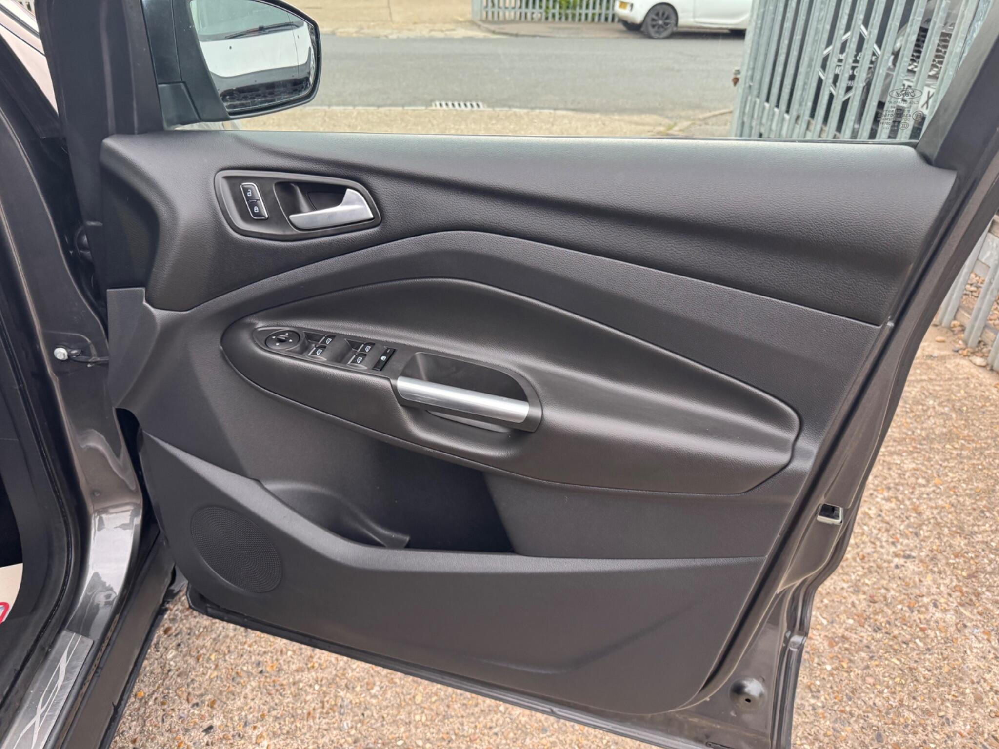 Ford Kuga view 37