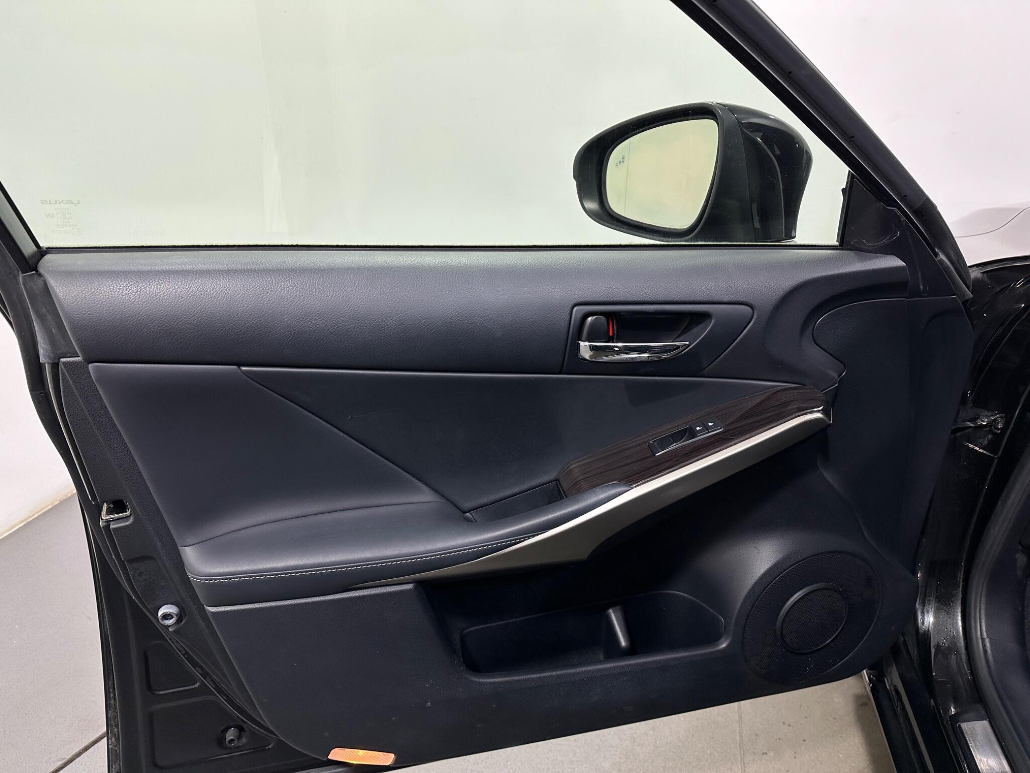 Lexus Is view 39