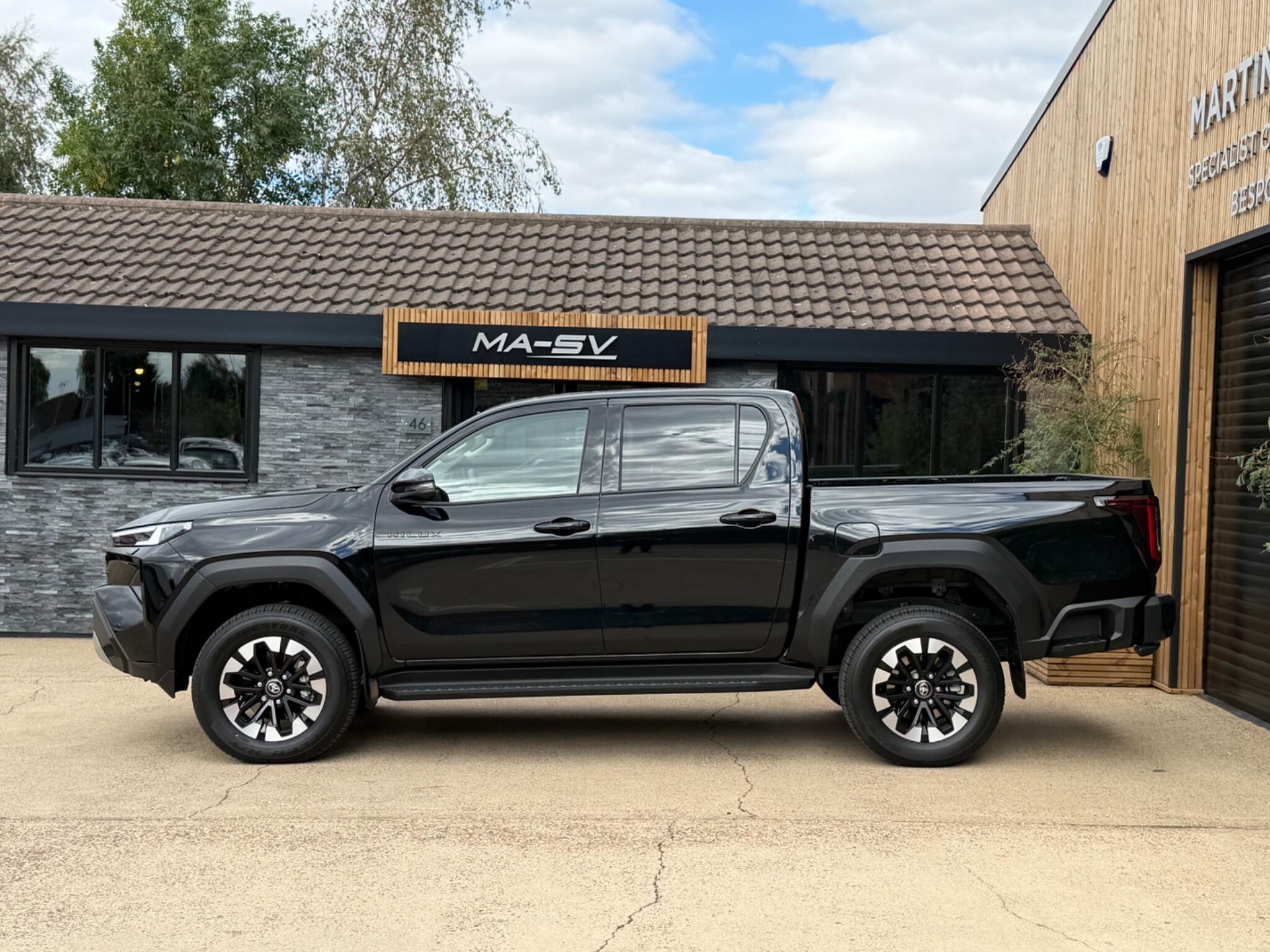 Toyota Hilux view 6