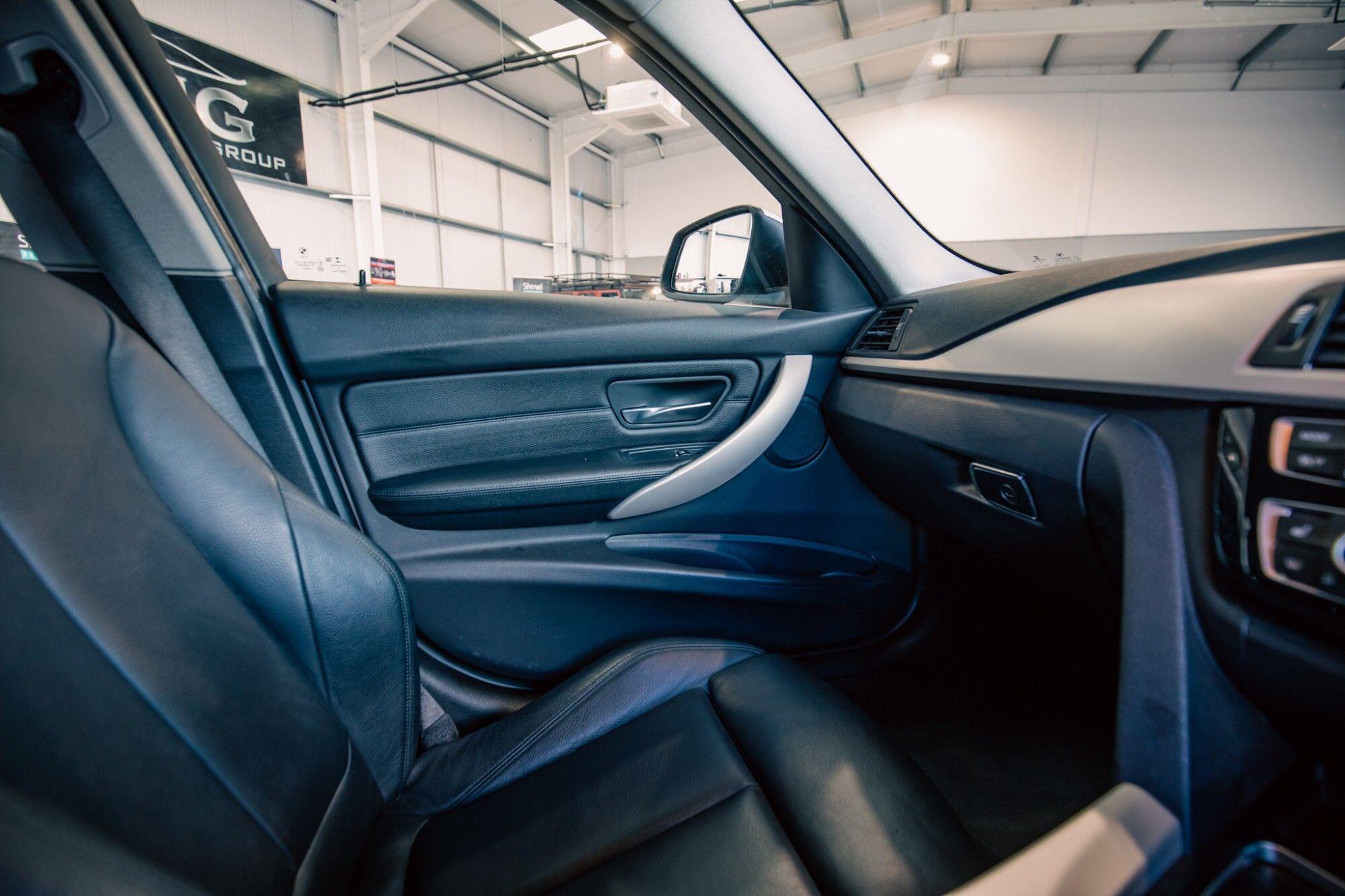 BMW 3 Series view 19